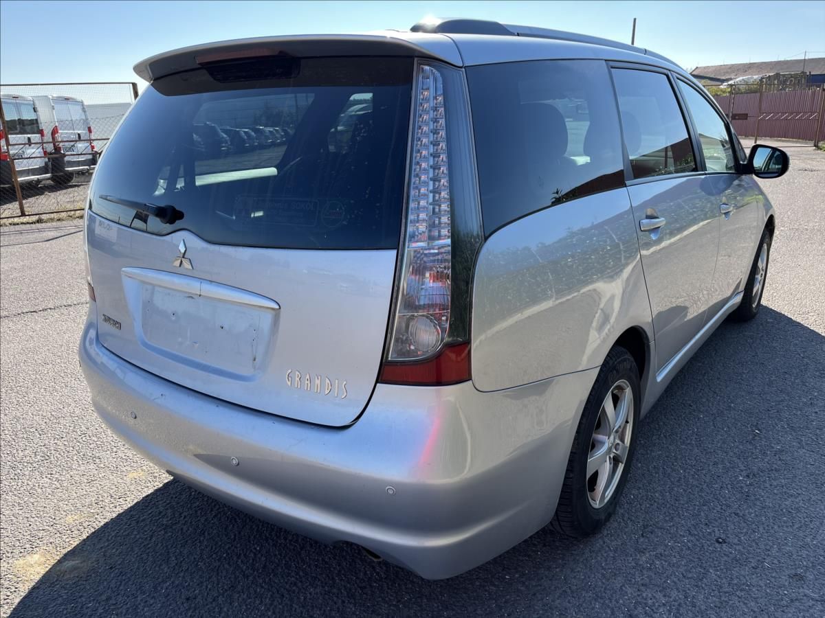 Mitsubishi Grandis, 2,0 Di-D 7.MÍST KLIMA 2x KOLA - fotka 6