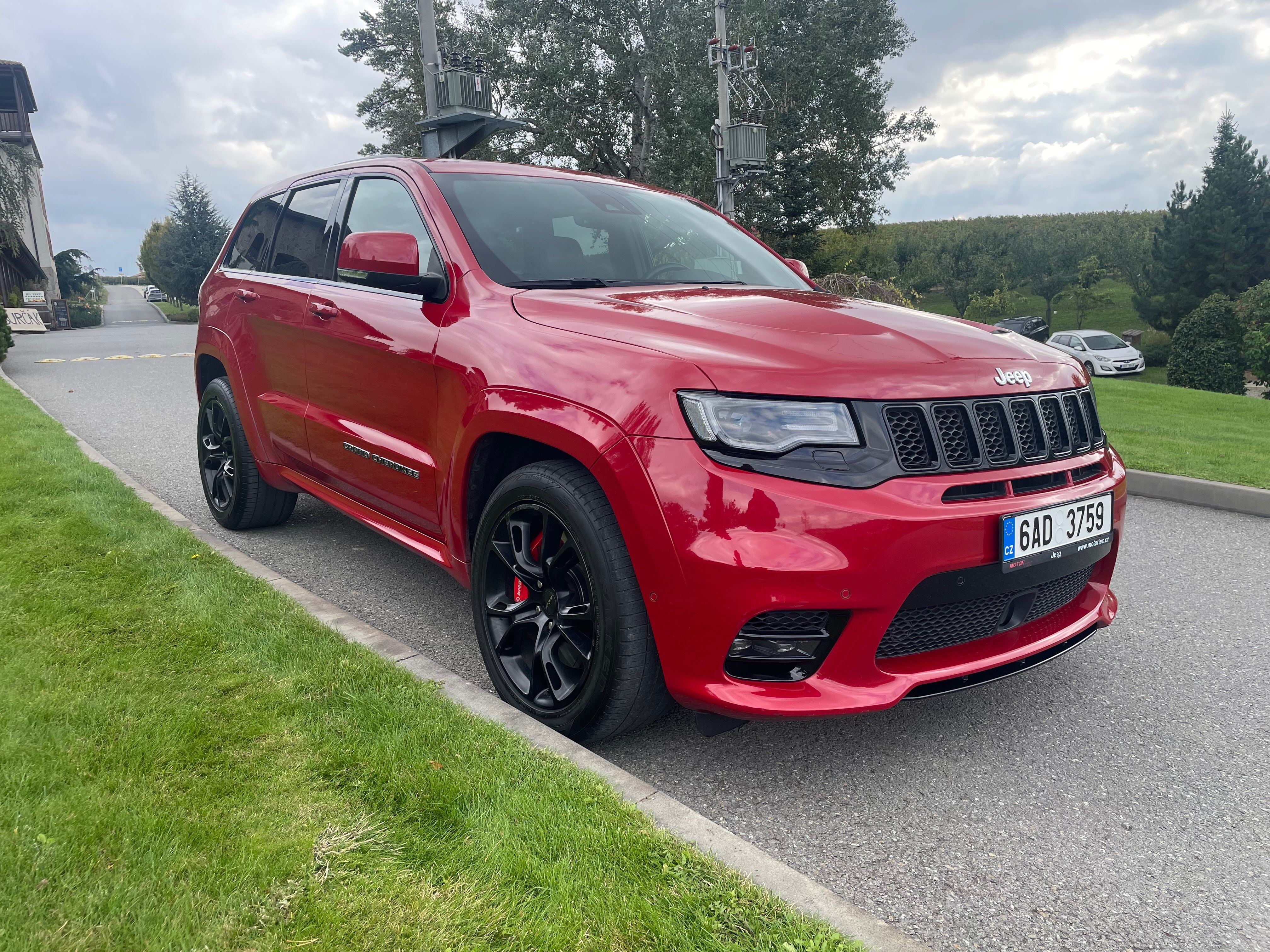 Jeep Grand Cherokee, 6.4 V8 SRT, NOVÉ V ČR - fotka 2