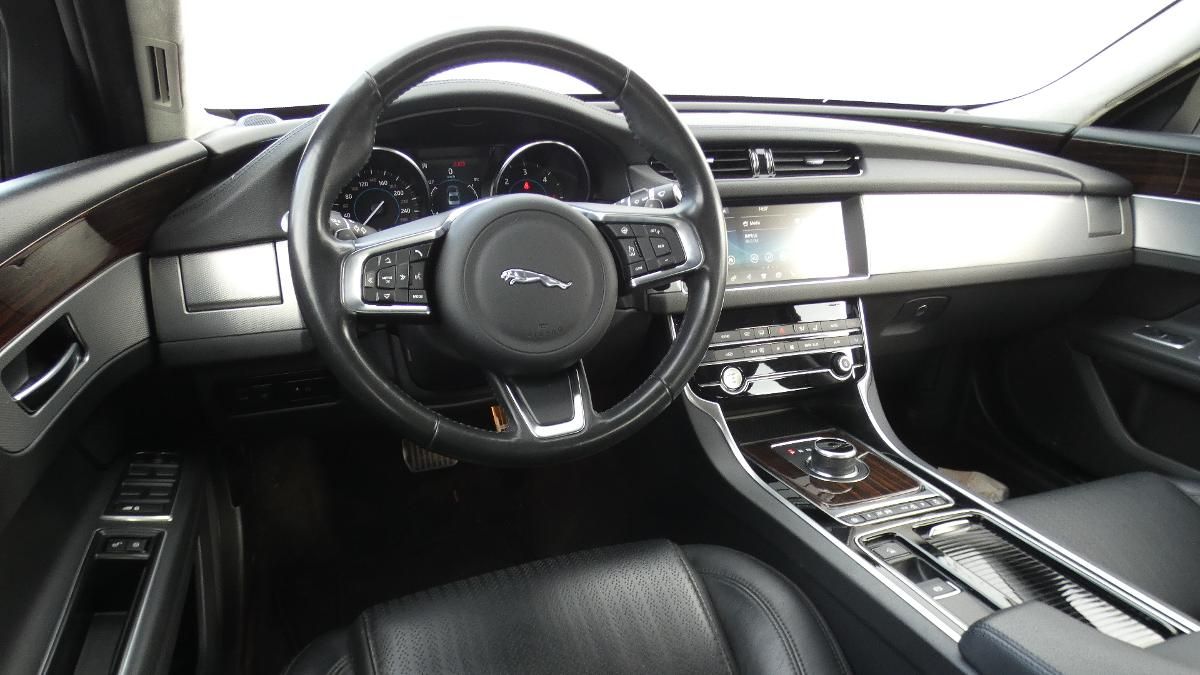 Jaguar XF, 20d AWD Prestige - fotka 5