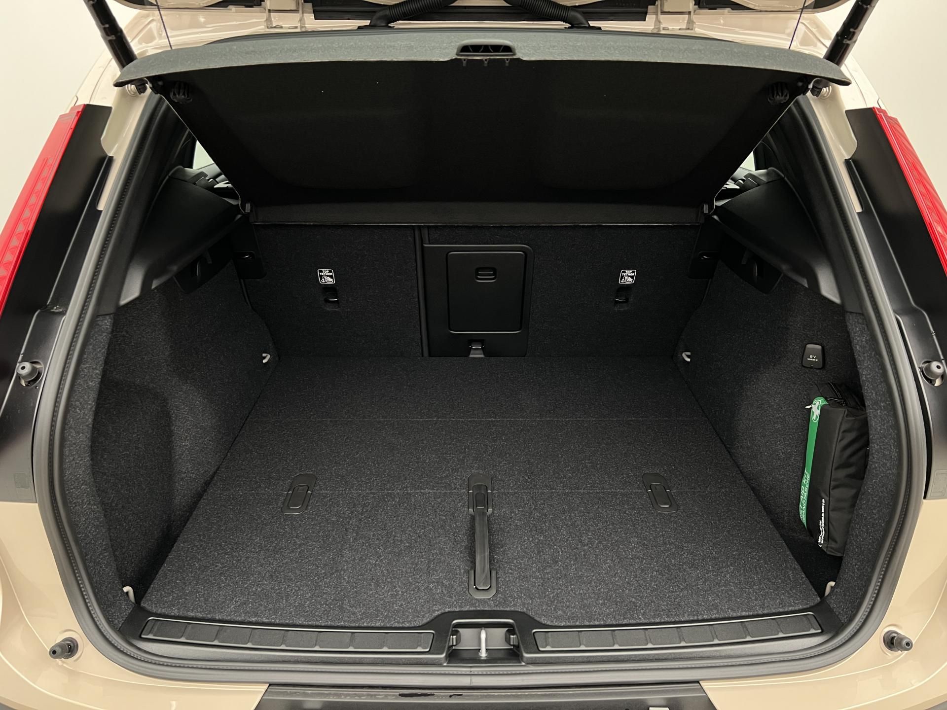 Volvo XC40, B3 DARK PLUS AUT - fotka 6