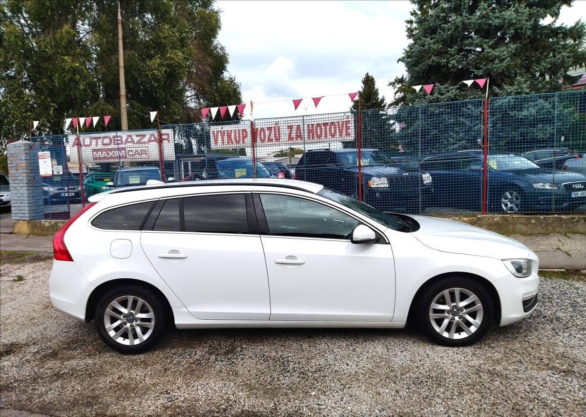 Volvo V60, 2,0 D4 DRIVE -E - fotka 4