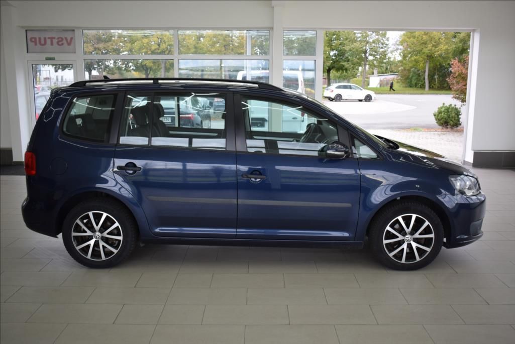 Volkswagen Touran, 1,6 TDi, 7-míst,NAVI,1.maj., - fotka 4