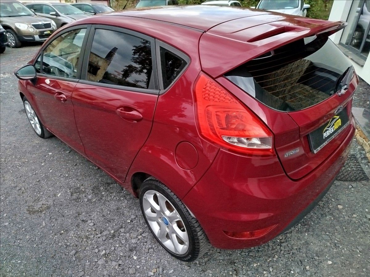 Ford Fiesta, 1,2 i 60 kW, HOT MAGENTA - fotka 4