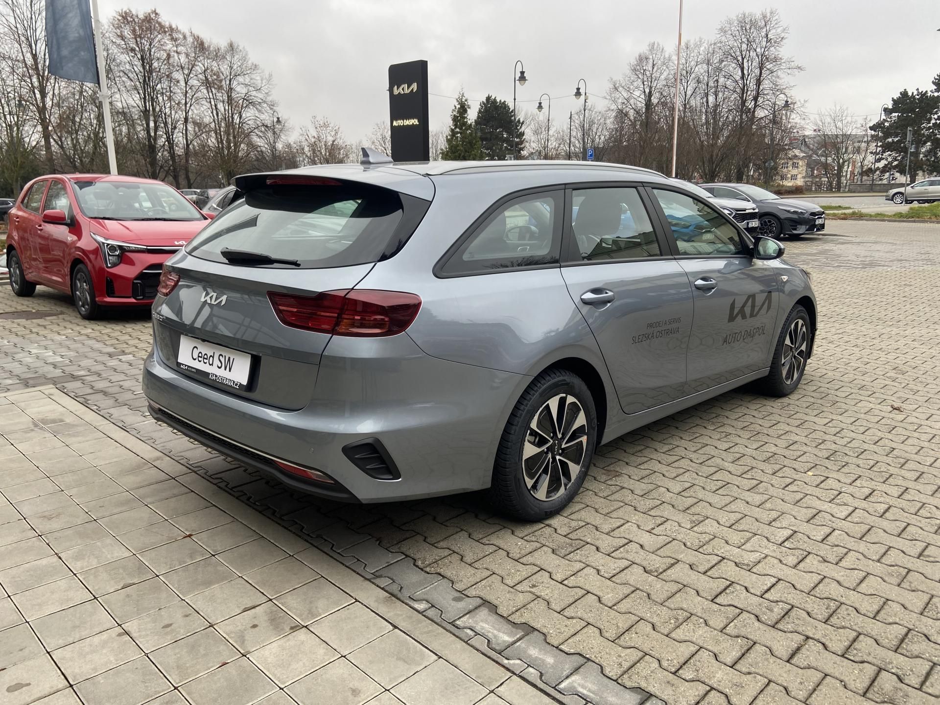 Kia Cee´d, SW 1,5T-GDi 7DCT TOP "ref.vůz" - fotka 3