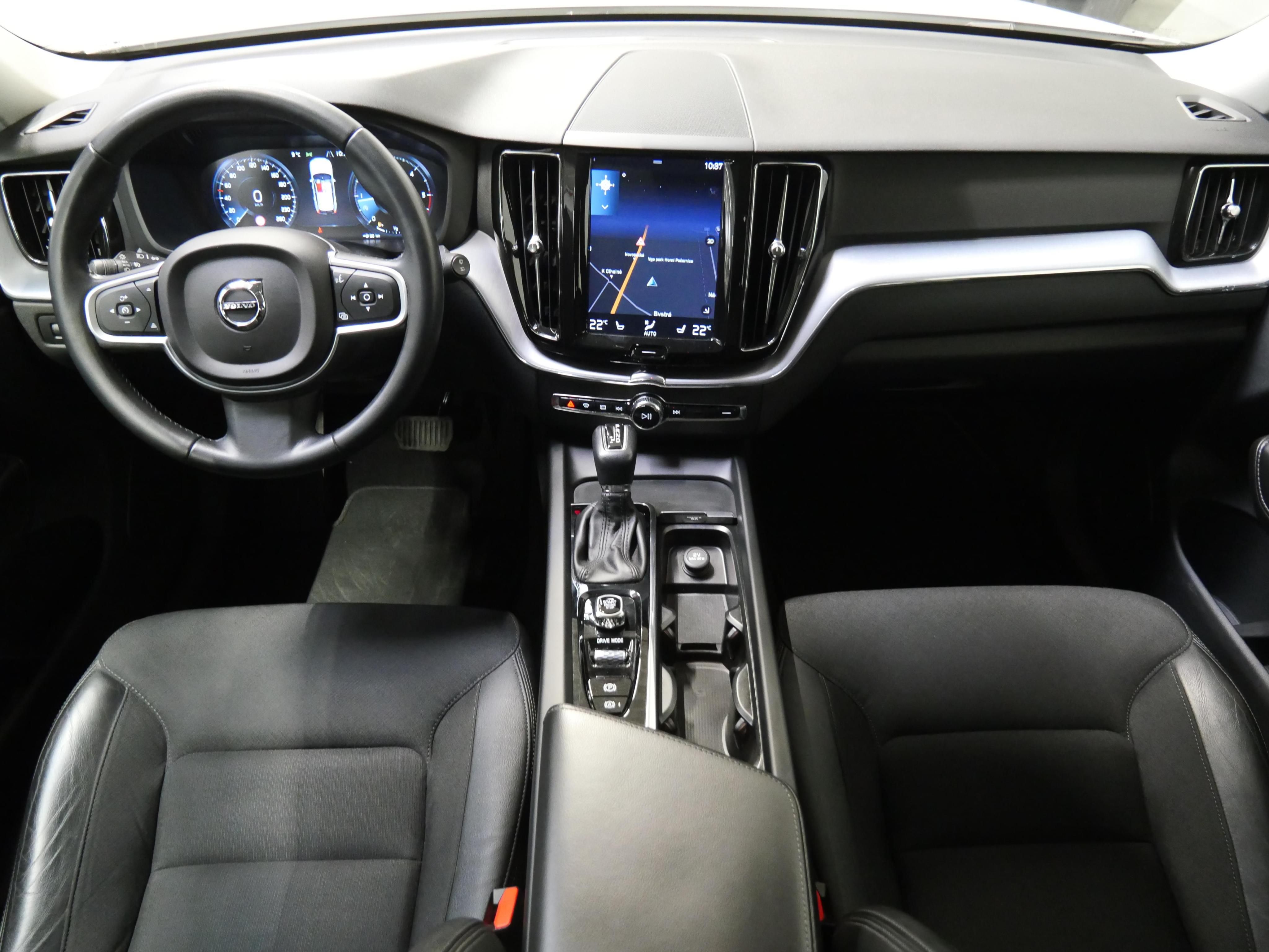Volvo XC60, 2.0 D4 140 kW Drive-E Momentum - fotka 5