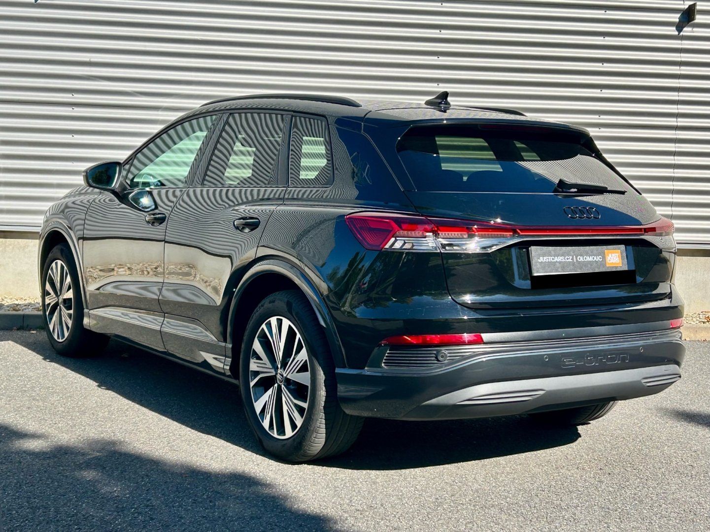 Audi Q4 e-tron, 45 E-TRON 1.MAJ/QUATTRO/ČR/DPH - fotka 3