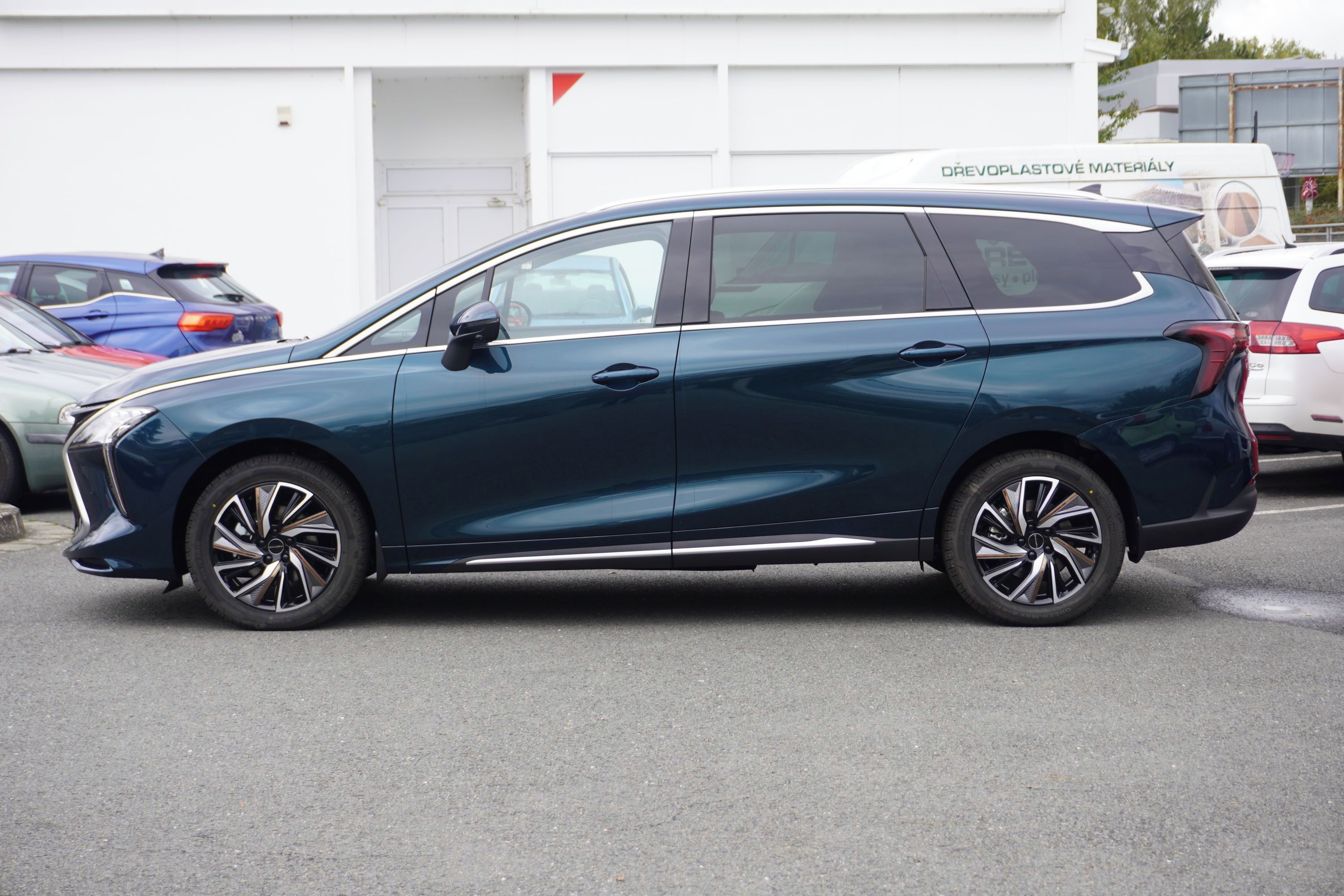 Dongfeng U-Tour, Exclusive FR 7míst - fotka 2
