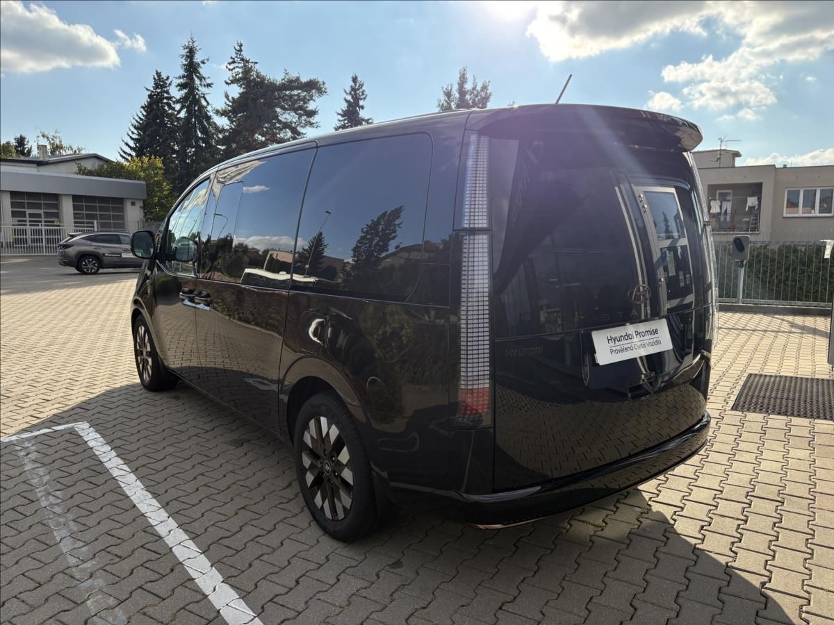 Hyundai Staria, 2,2 CRDi 4x4 aut  Luxury 7 mís - fotka 3