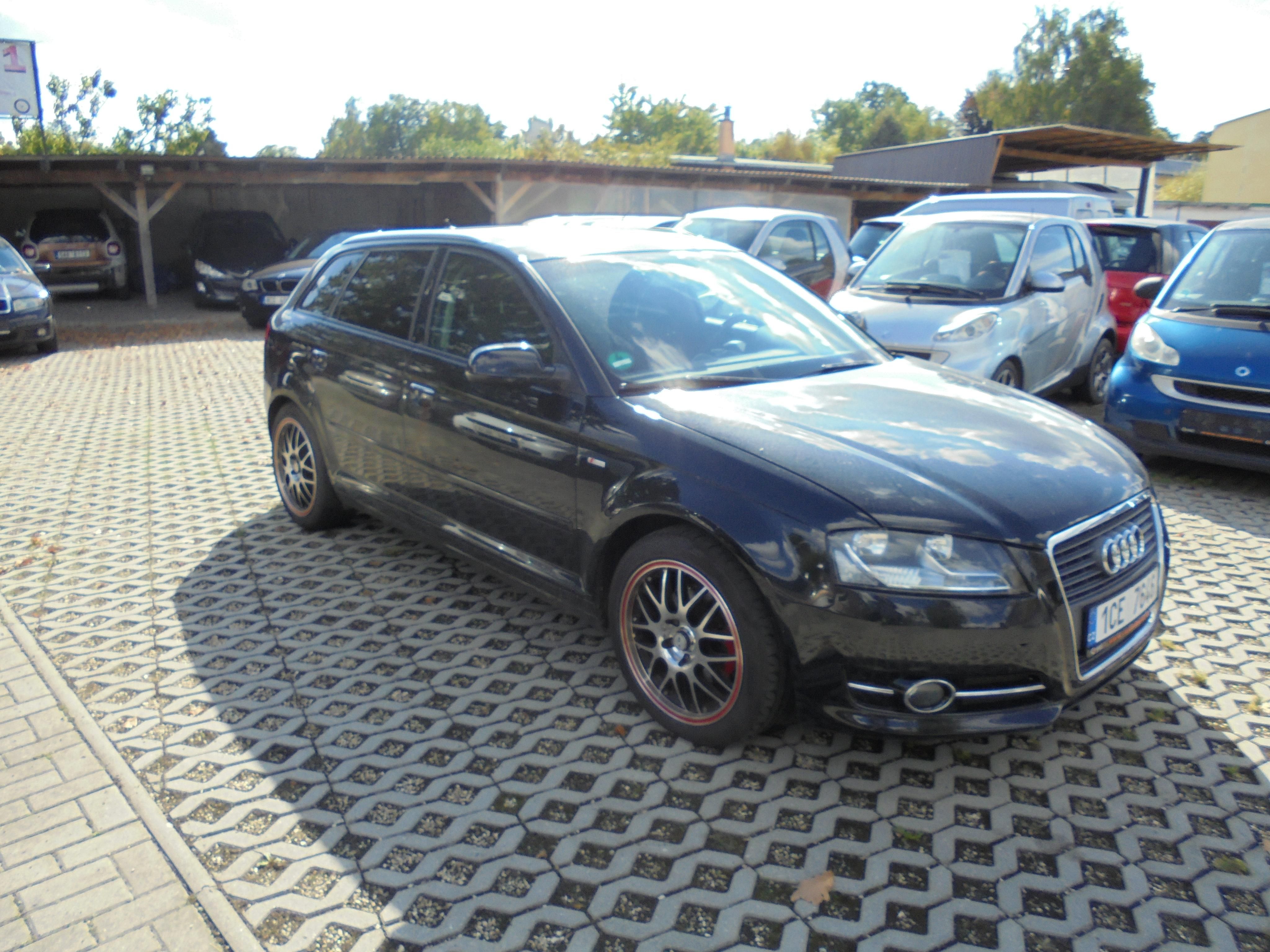 Audi A3, 1,4i benzín klimatizace - fotka 6