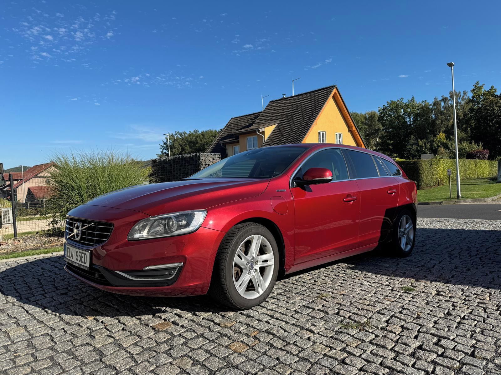 Volvo V60, 2.4D 4x4 PLUG-IN HYBRID SUMMUM - fotka 2