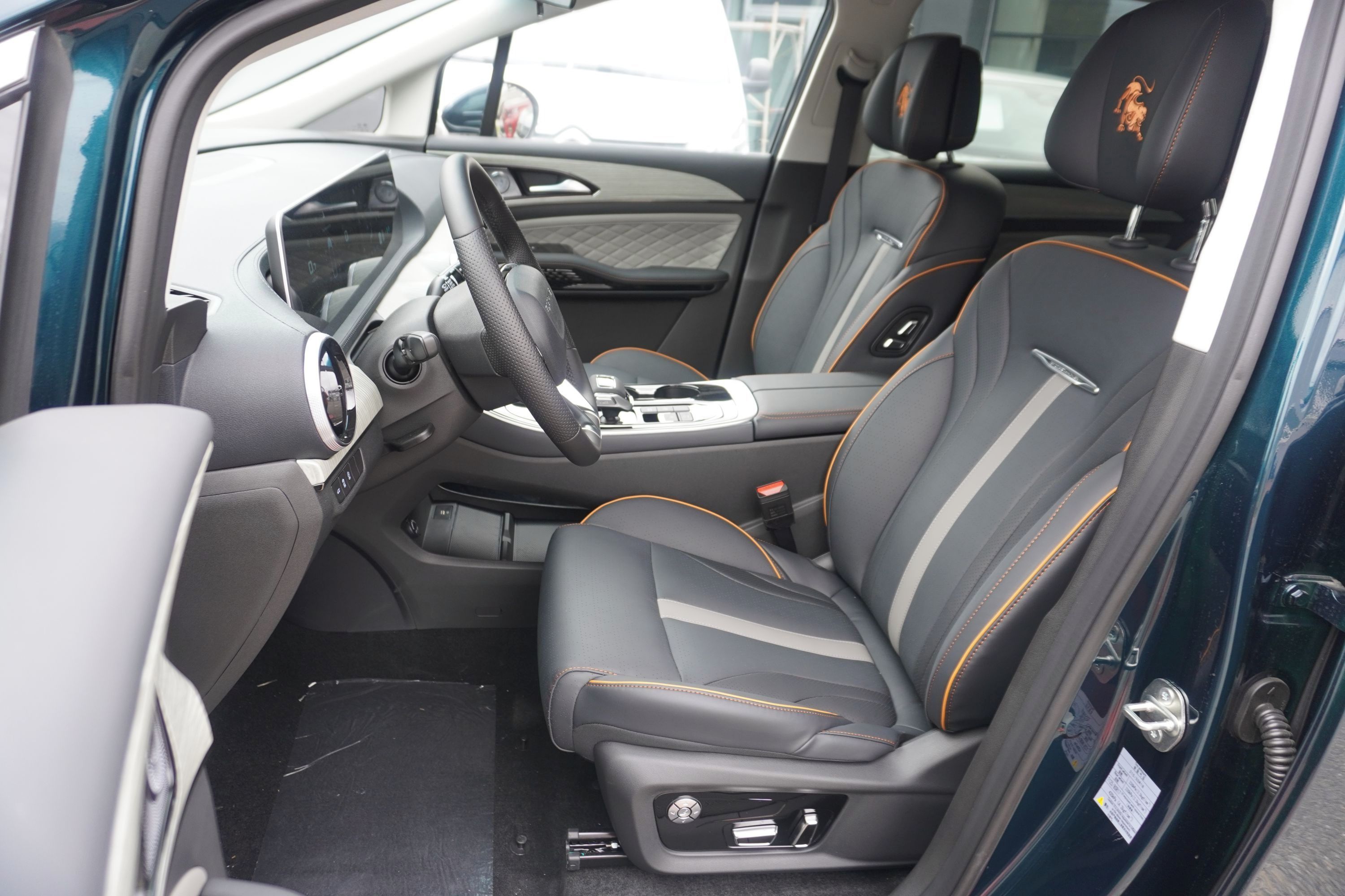 Dongfeng U-Tour, Exclusive FR 7míst - fotka 6
