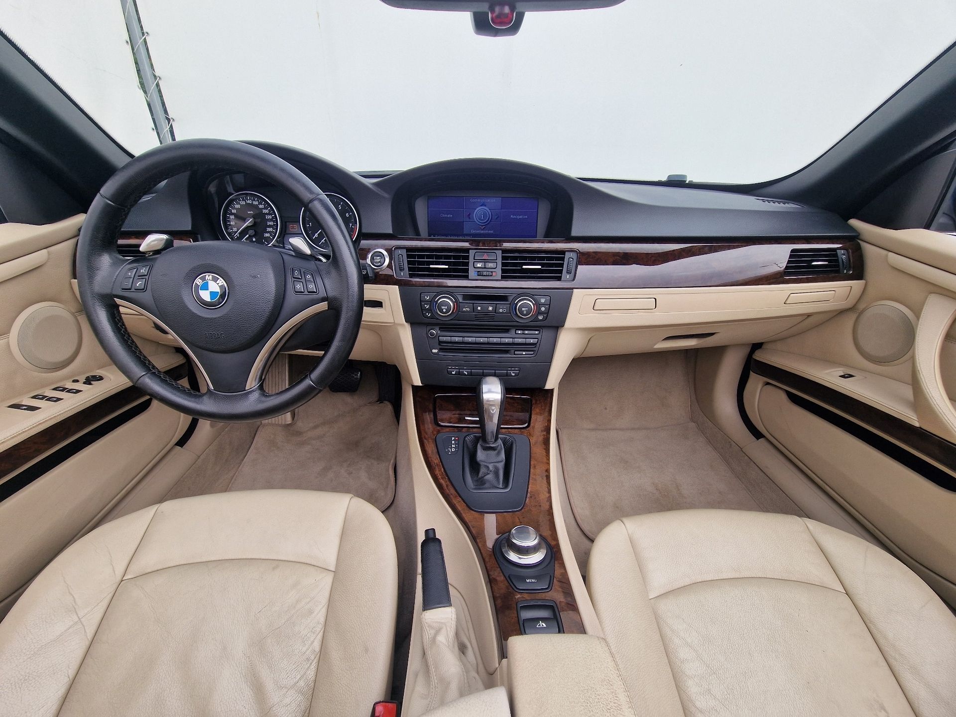 BMW Řada 3, 335i 225 kW e93 AT - fotka 5