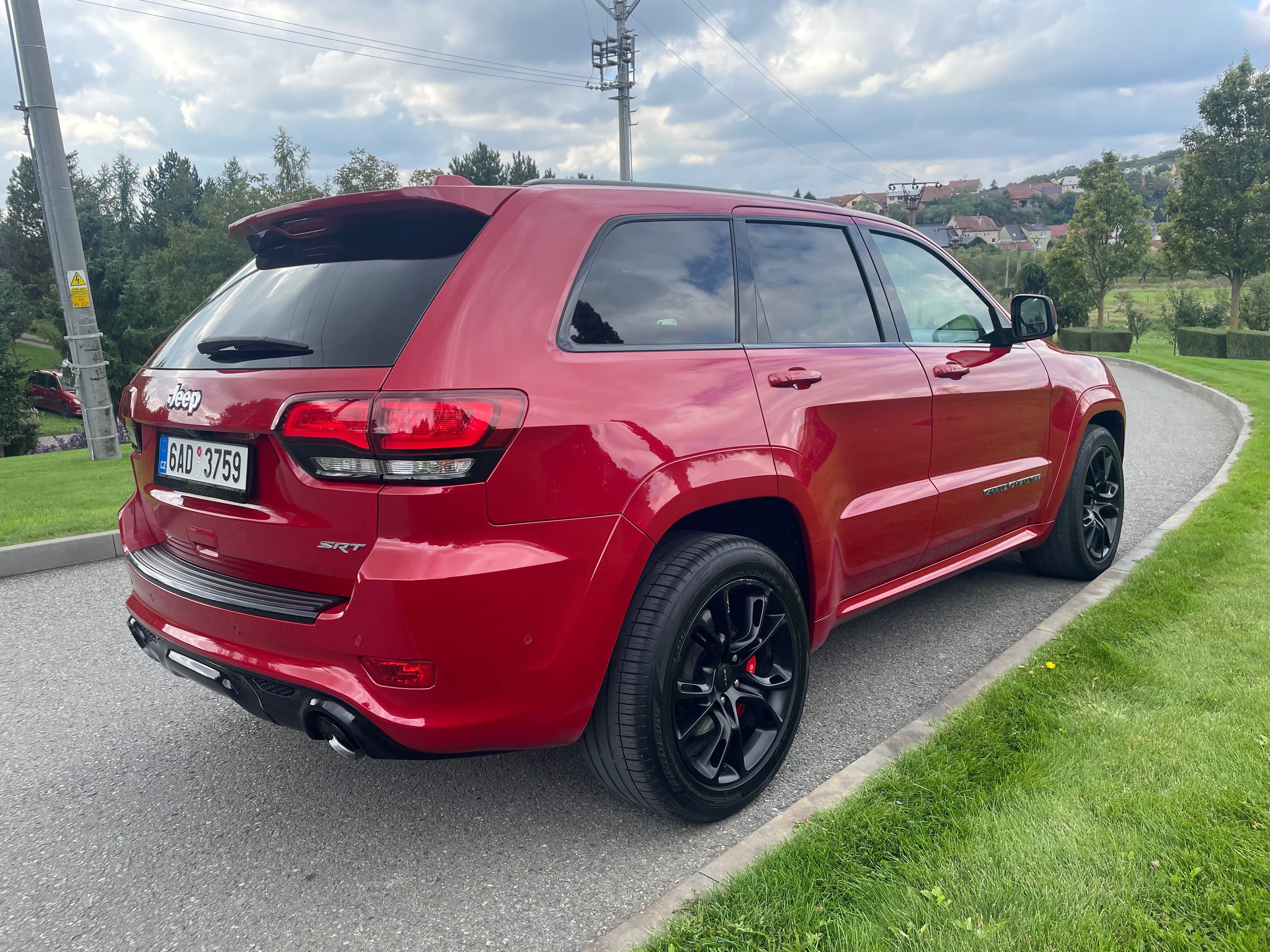 Jeep Grand Cherokee, 6.4 V8 SRT, NOVÉ V ČR - fotka 5