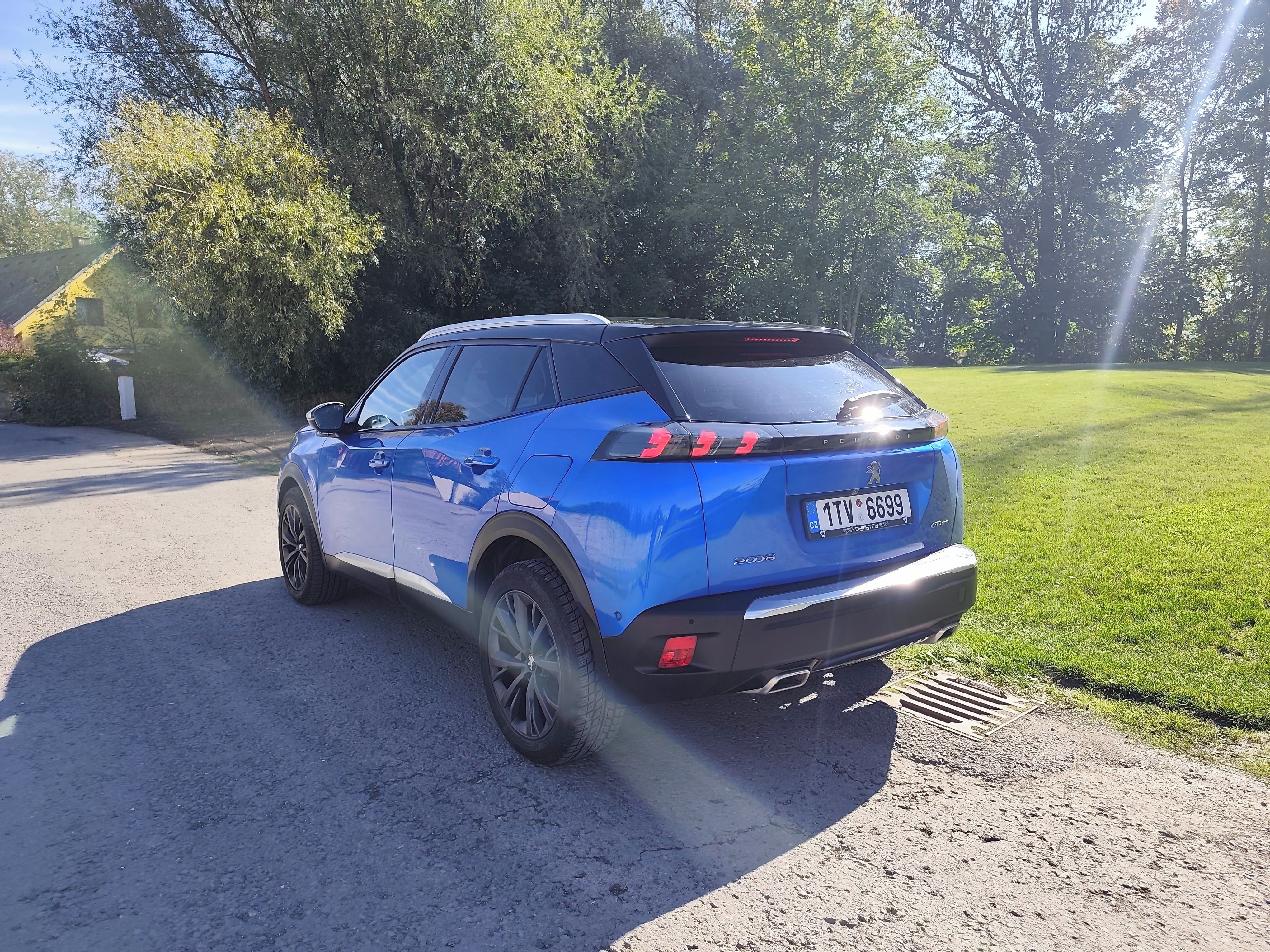 Peugeot 2008, 1.2 PT AT, GT Line, Kůže - fotka 3