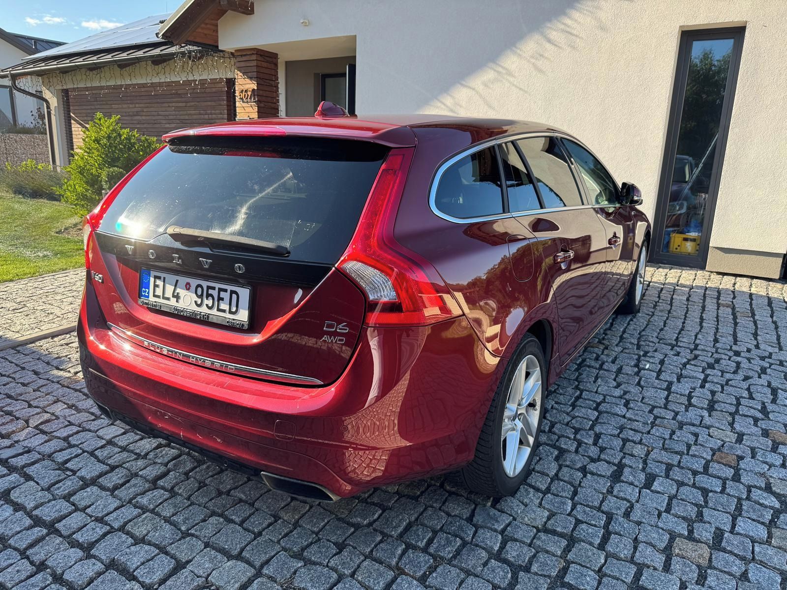 Volvo V60, 2.4D 4x4 PLUG-IN HYBRID SUMMUM - fotka 3