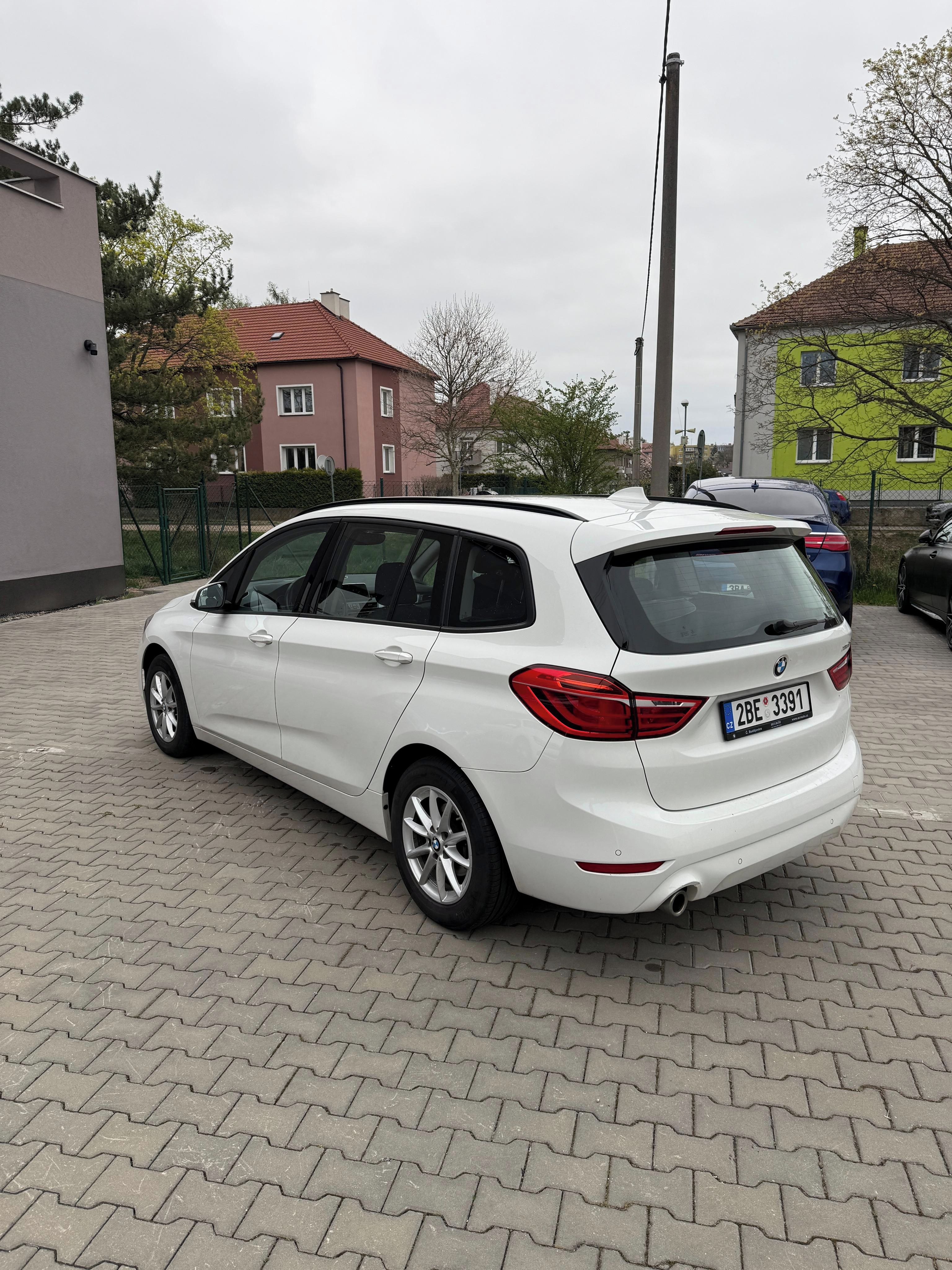 BMW Řada 2, BMW 218i Gran Tourer – 103 kW - fotka 6