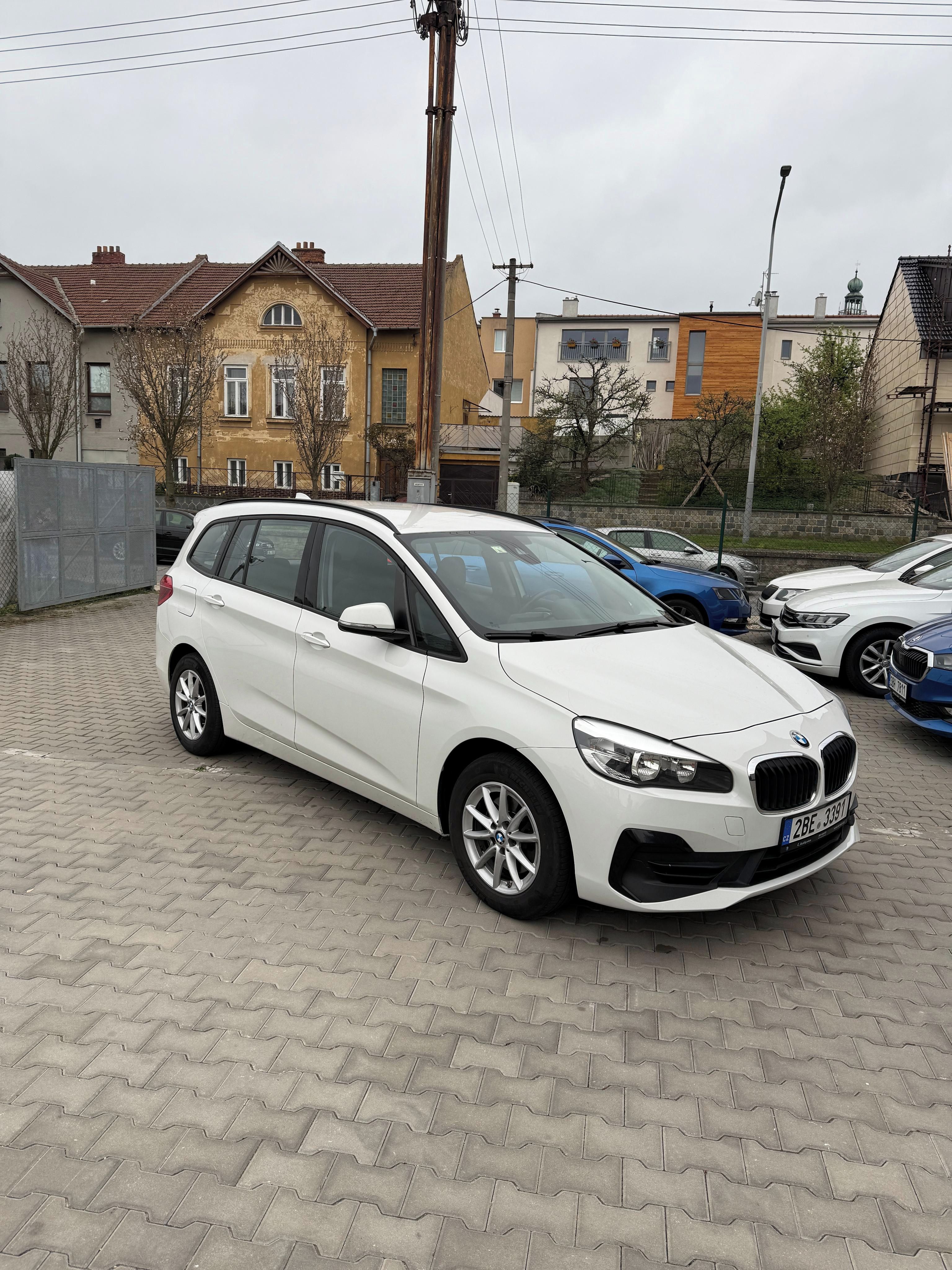BMW Řada 2, BMW 218i Gran Tourer – 103 kW - fotka 3