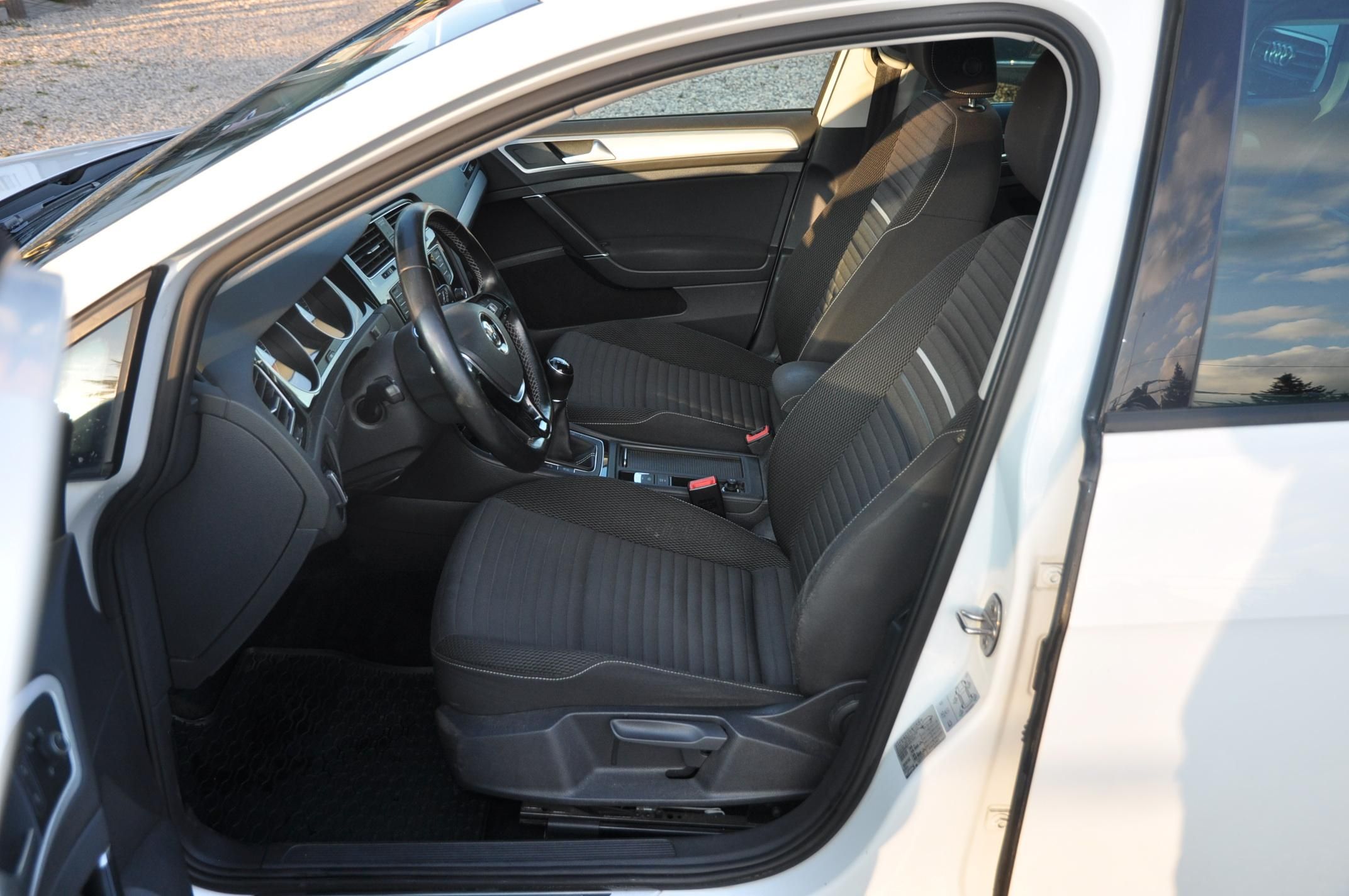 Volkswagen Golf, VII 1.6TDi 77kW KOMBI 4x4 - fotka 6