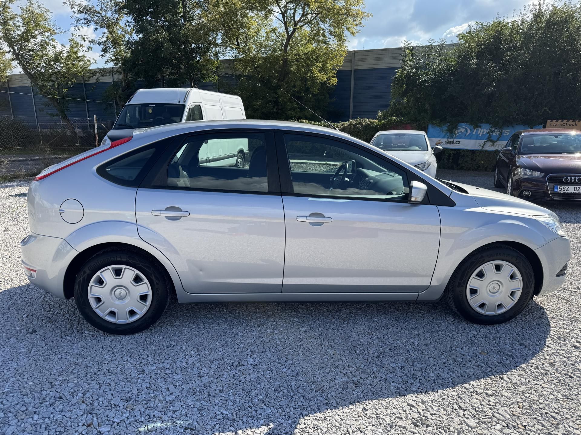 Ford Focus, 1.6-16V,rezervace - fotka 3