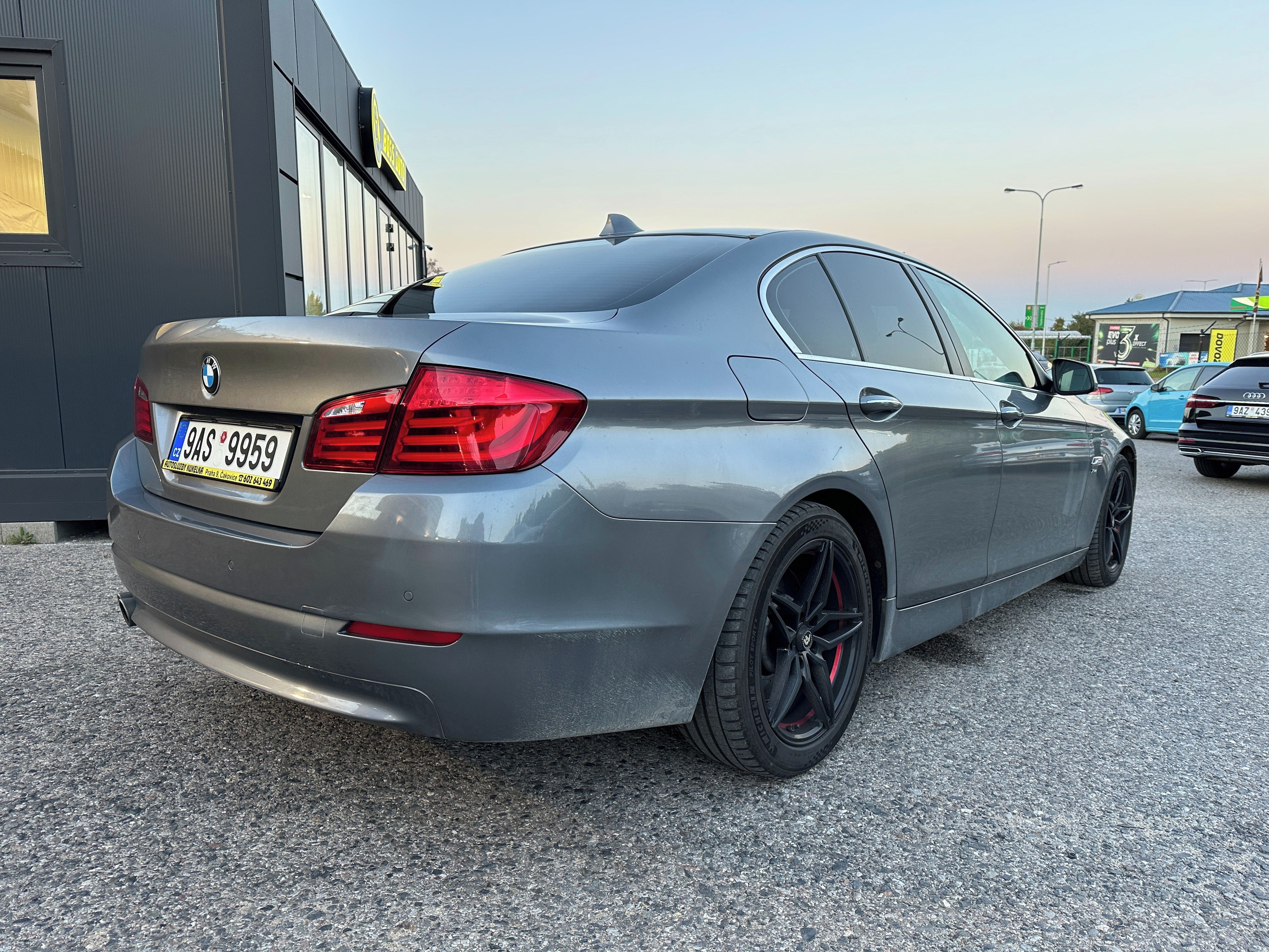 BMW Řada 5, BMW 530D 2011 - fotka 6