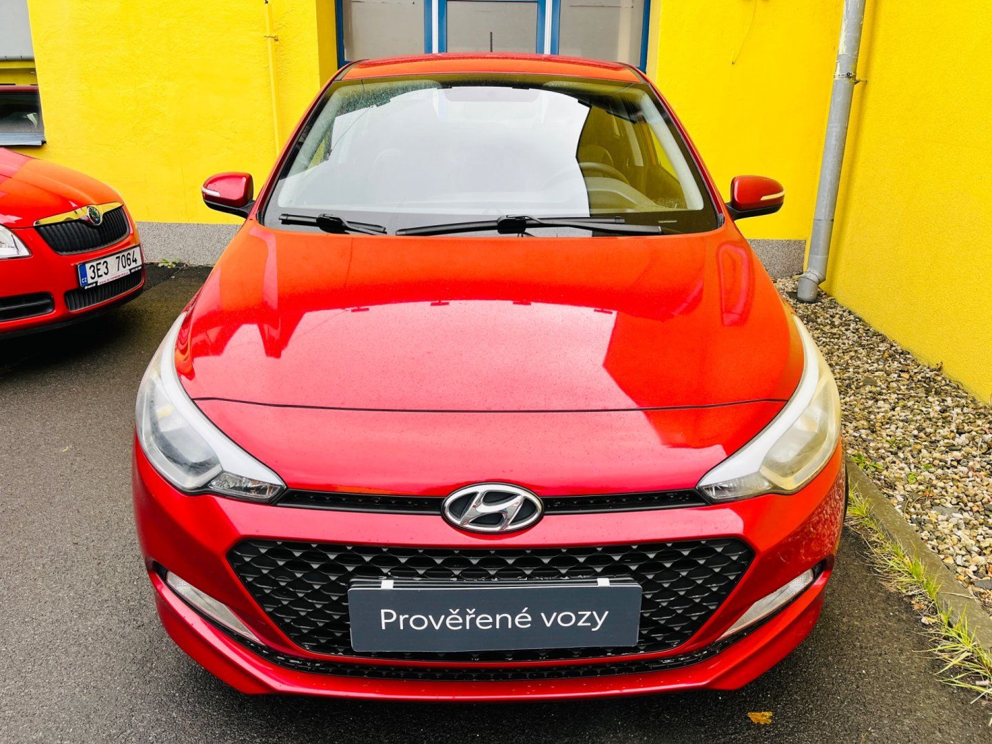 Hyundai i20, 1.2 i BENZÍN NAJ JEN 48 TIS KM - fotka 2