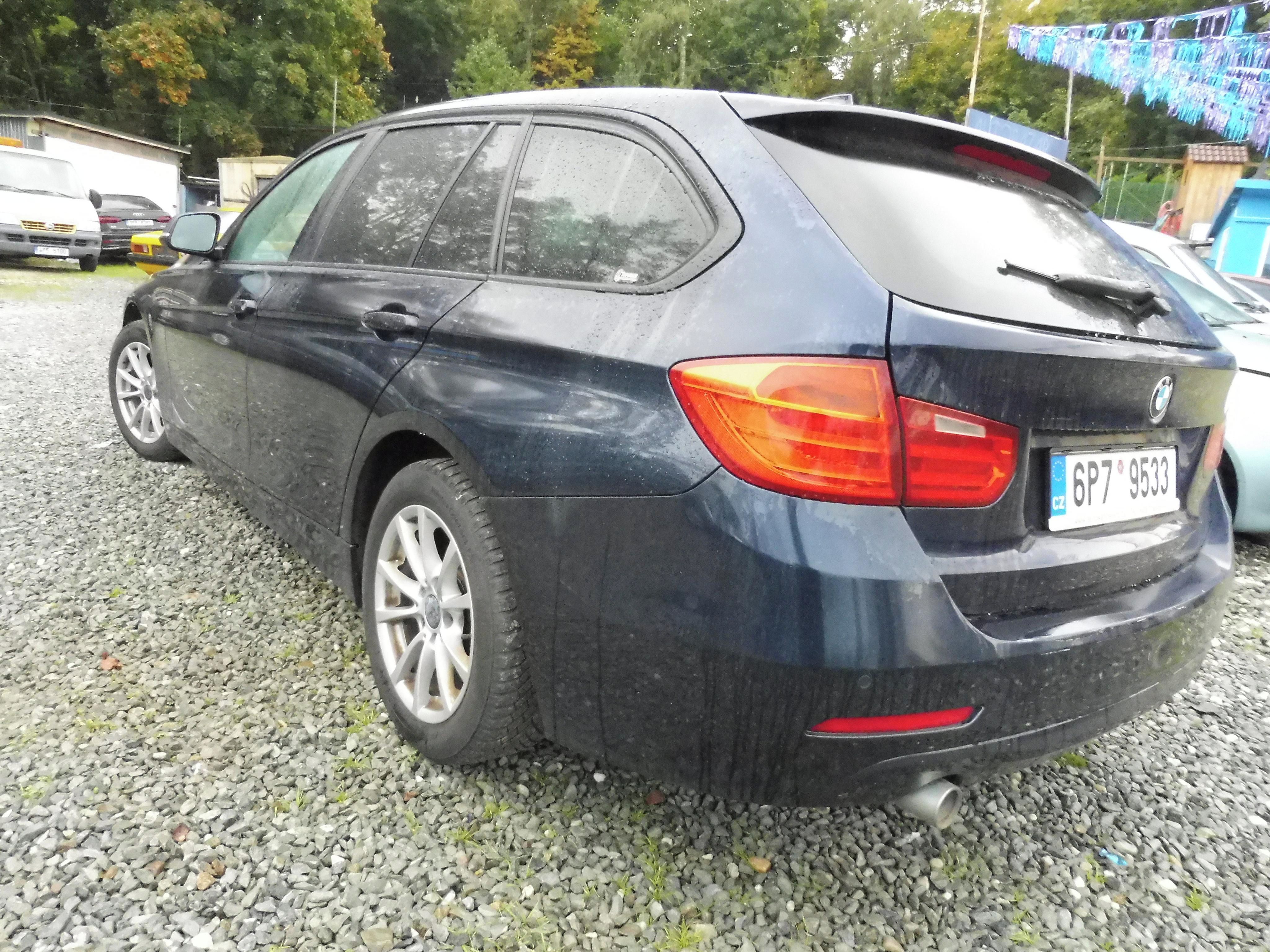 BMW Řada 3, 320 D - fotka 4
