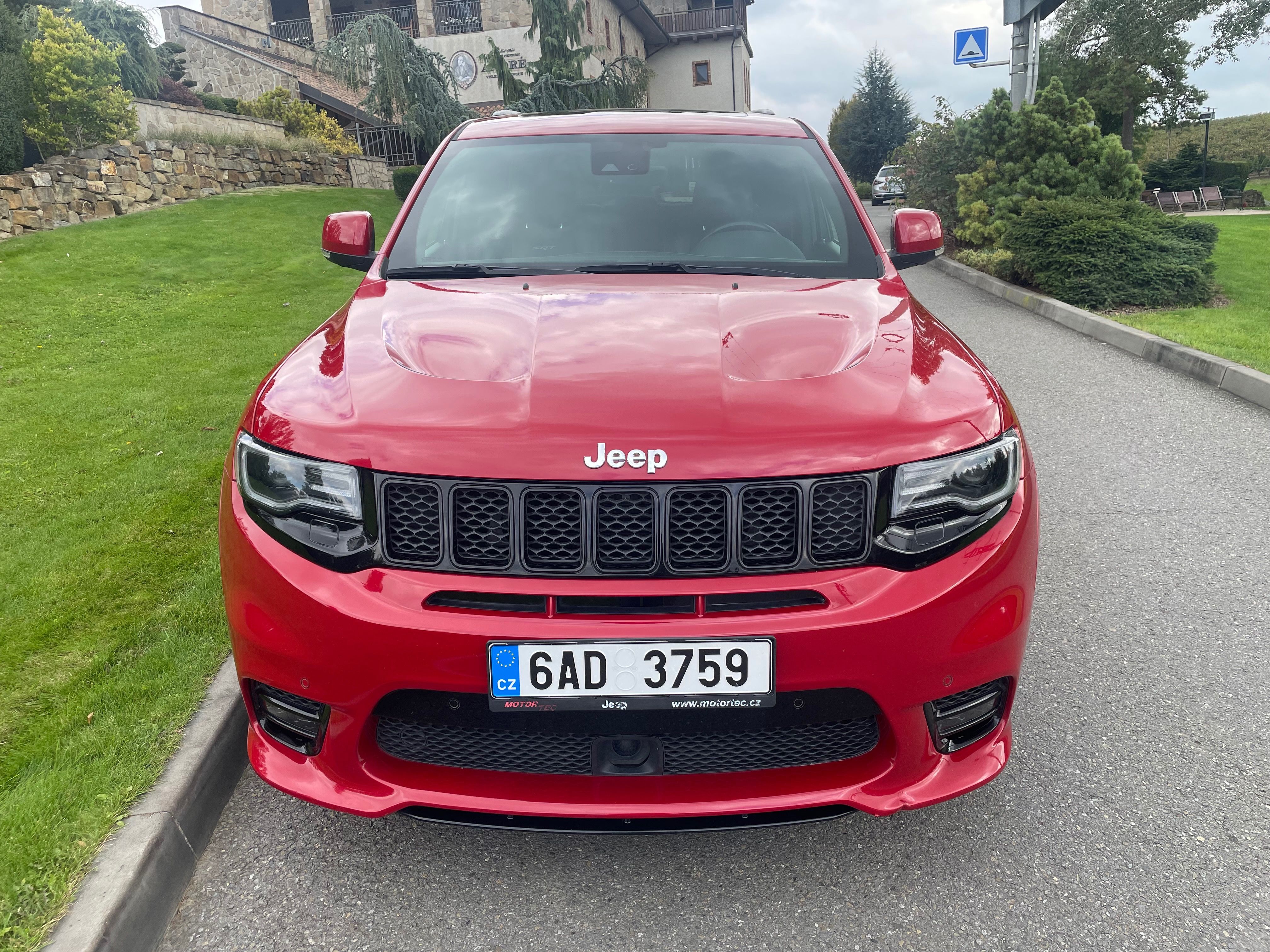 Jeep Grand Cherokee, 6.4 V8 SRT, NOVÉ V ČR - fotka 3