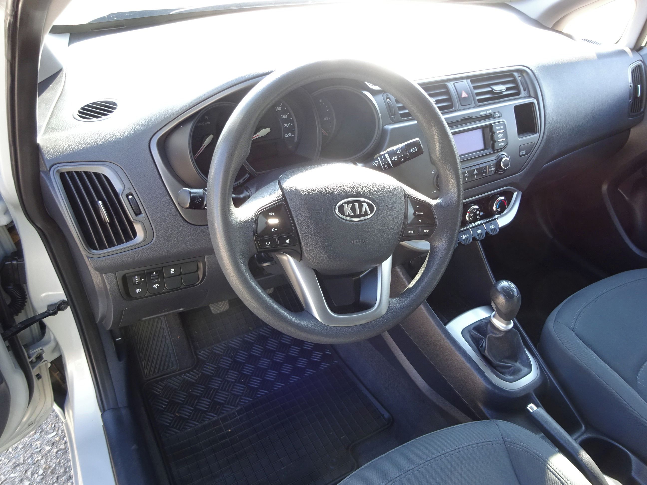 Kia Rio, 1.4i (80 KW) Koupeno v ČR - fotka 5