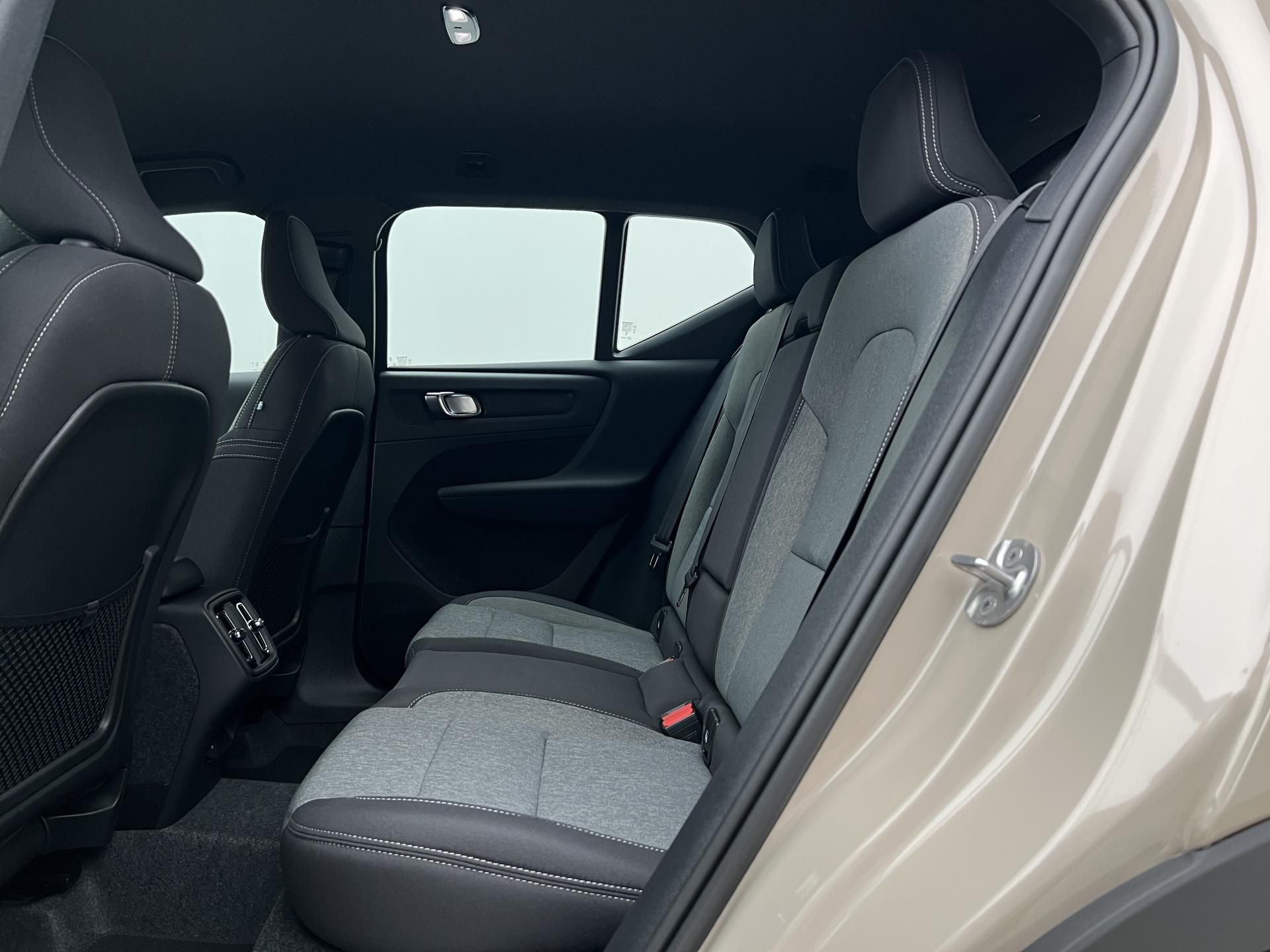 Volvo XC40, B3 DARK PLUS AUT - fotka 5