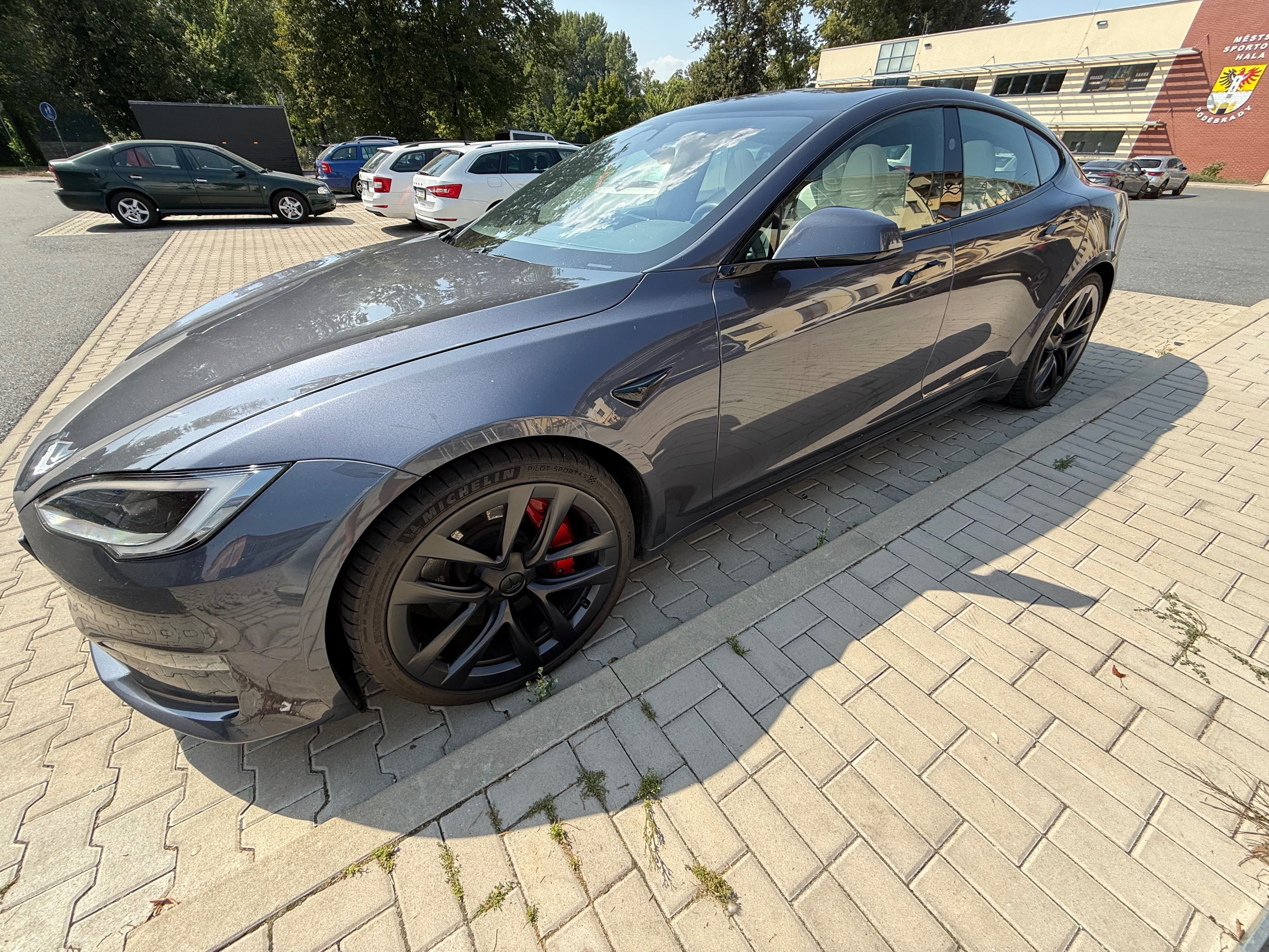 Tesla Model S, Plaid 1060 HP, koupeno v ČR - fotka 2
