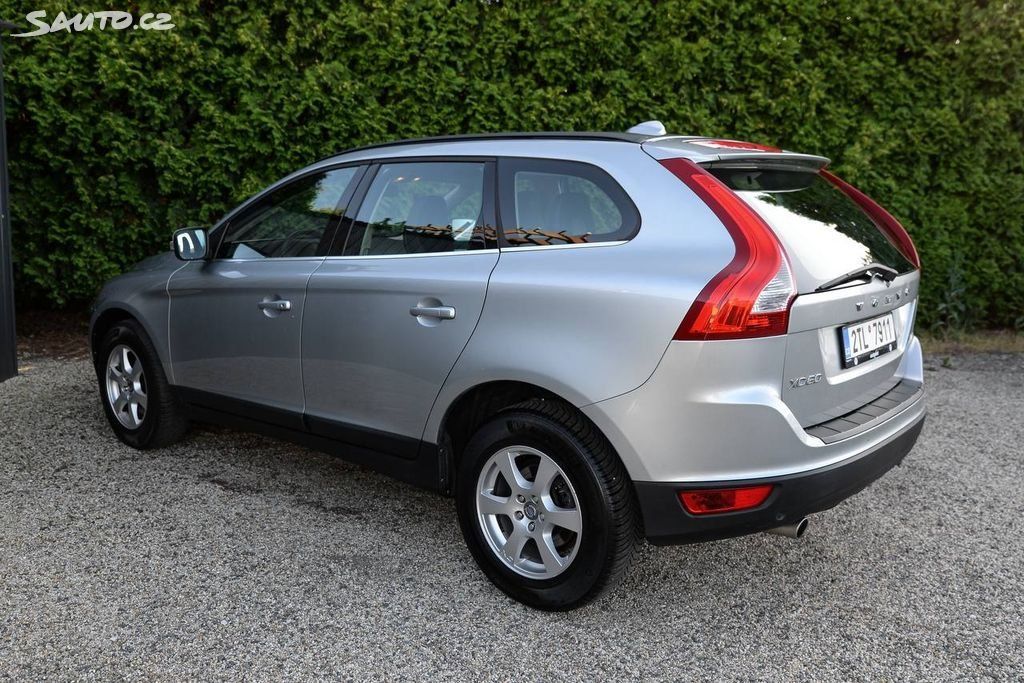 Volvo XC60, 2.4 D3 MANUÁL - fotka 4