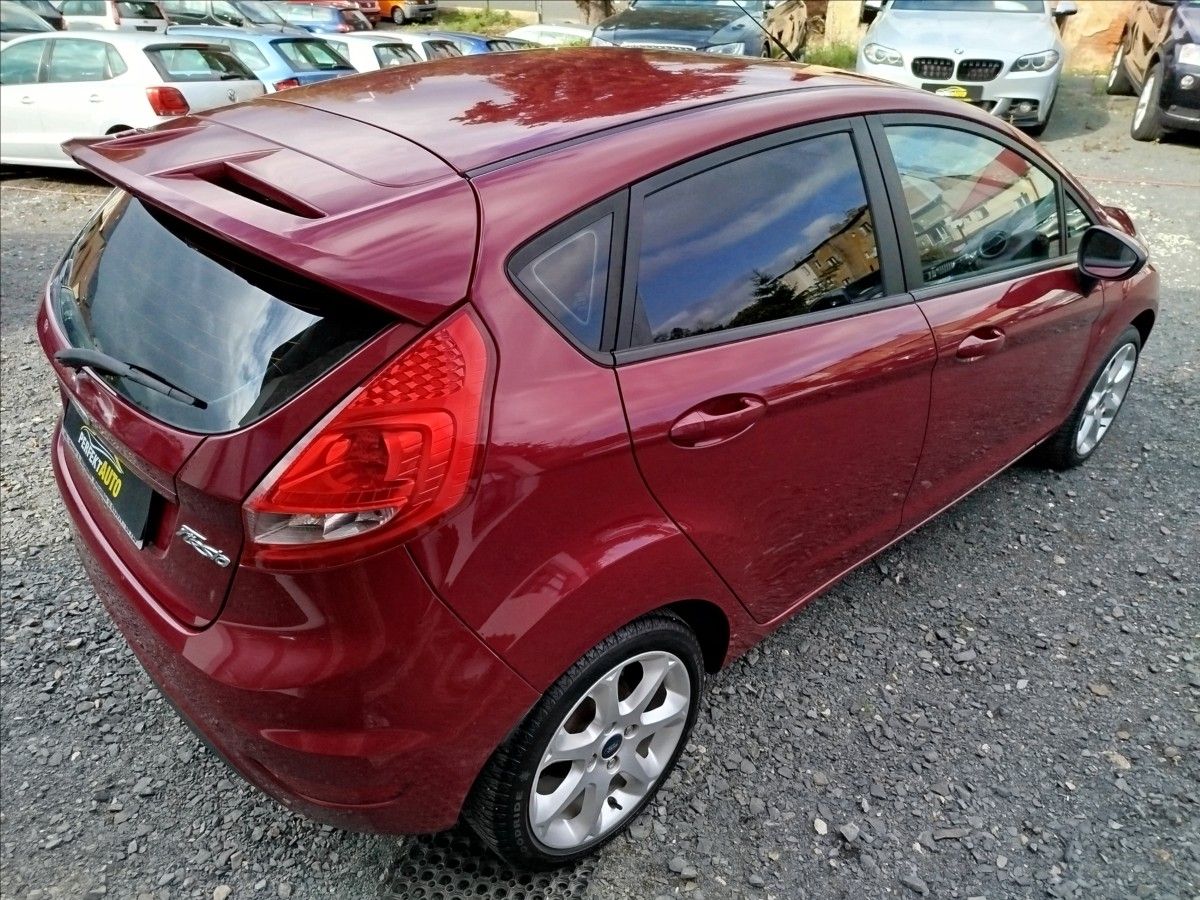 Ford Fiesta, 1,2 i 60 kW, HOT MAGENTA - fotka 6