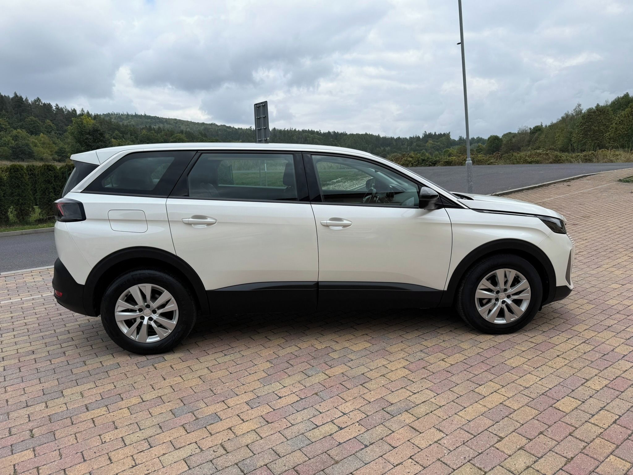 Peugeot 5008, II FL 1.2 PureTech 96kW AUTOMA - fotka 6