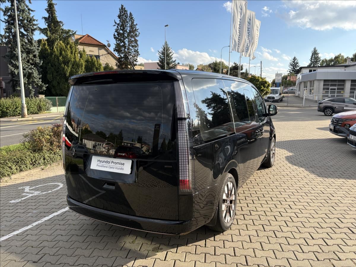 Hyundai Staria, 2,2 CRDi 4x4 aut  Luxury 7 mís - fotka 5