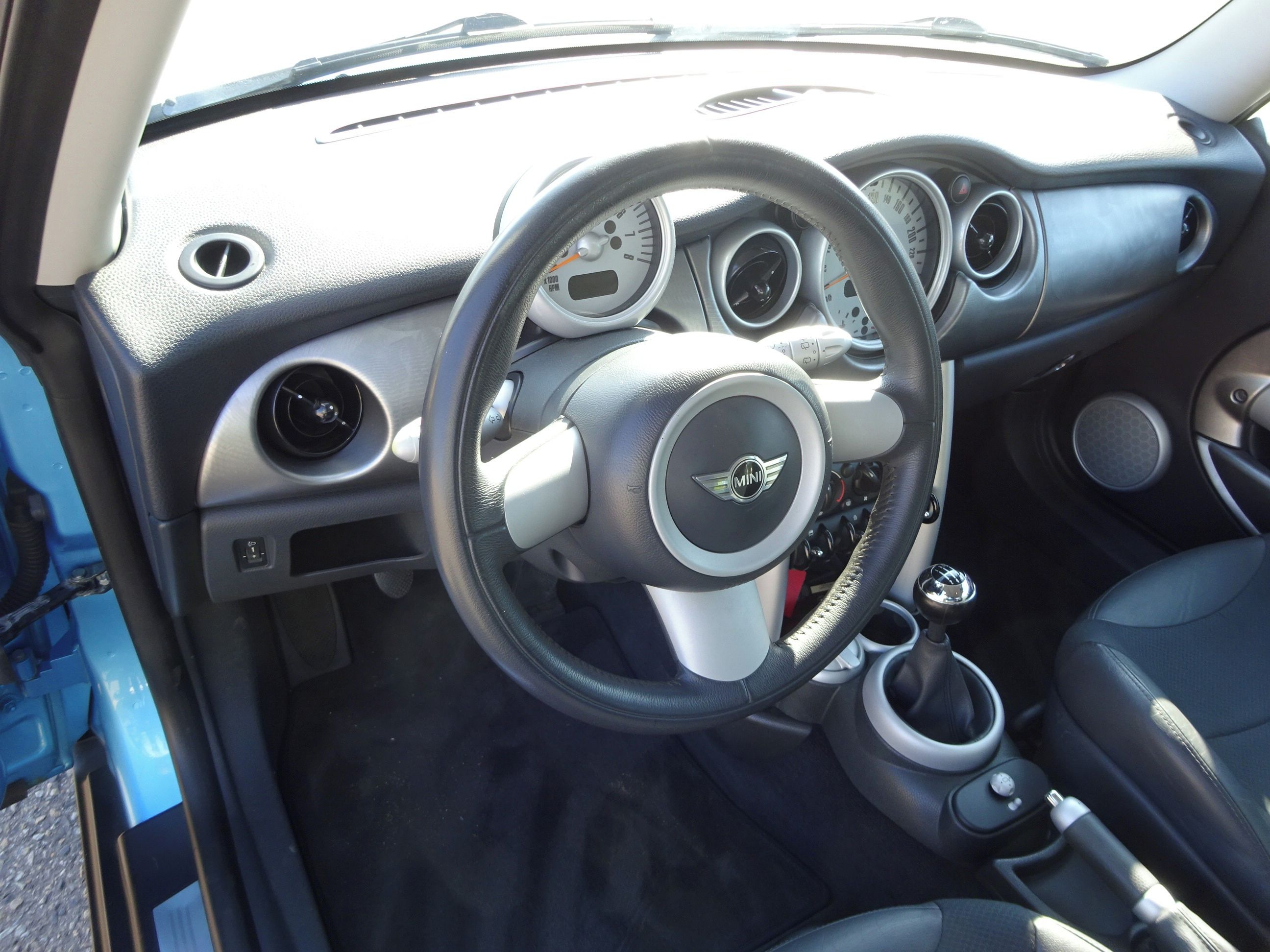 Mini Cooper, 1.6i (85 kw) KLIMA - fotka 5