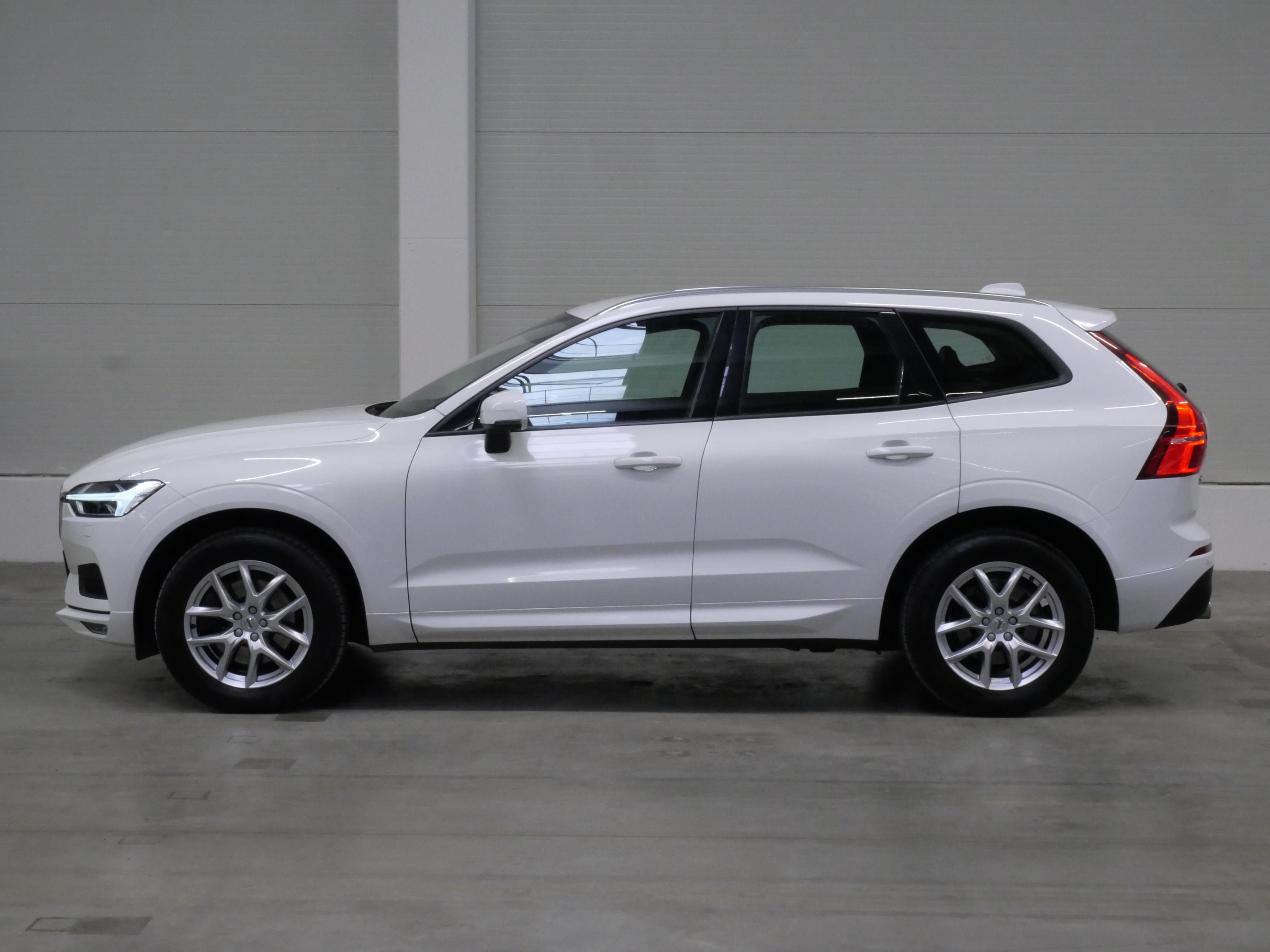 Volvo XC60, 2.0 D4 140 kW Drive-E Momentum - fotka 3
