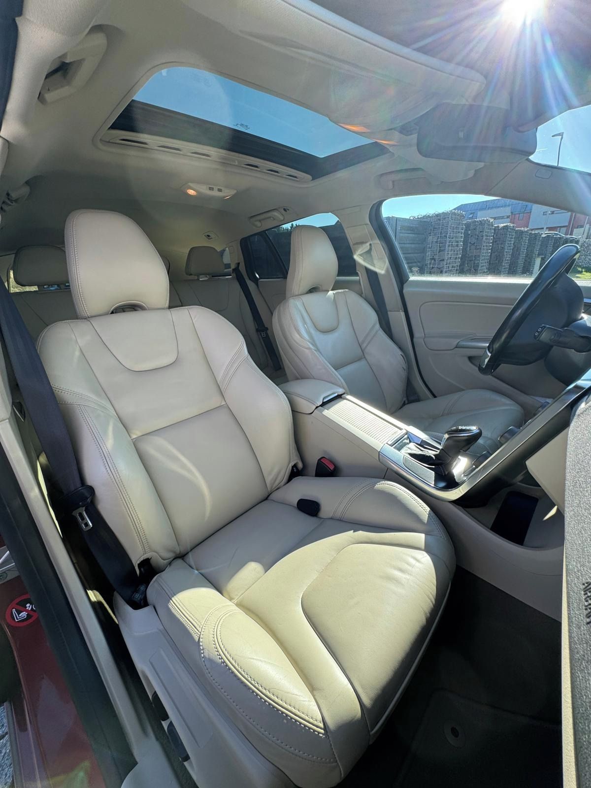 Volvo V60, 2.4D 4x4 PLUG-IN HYBRID SUMMUM - fotka 4