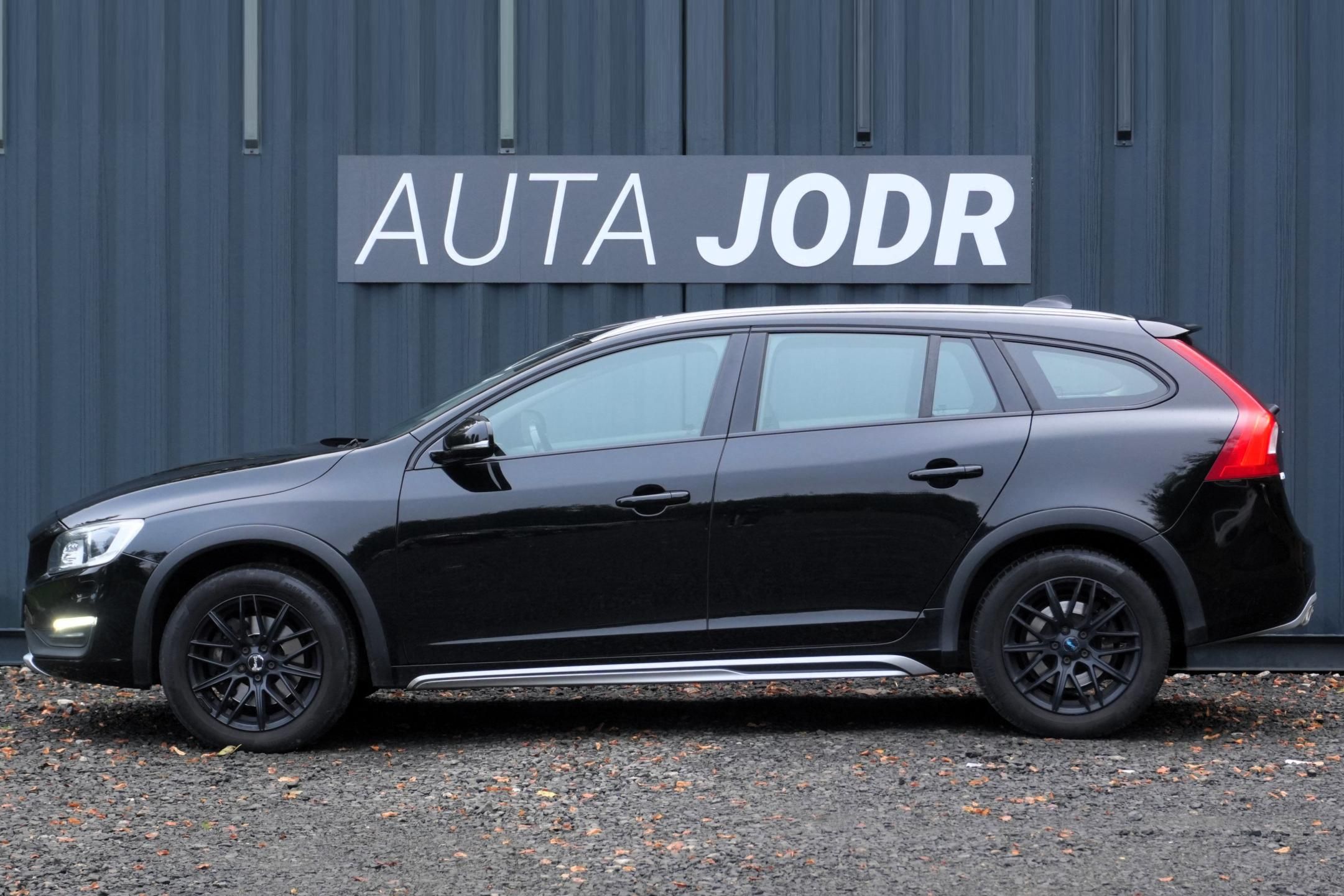 Volvo V60, 2.4 D4 Cross Country,ČR, Tažné - fotka 2