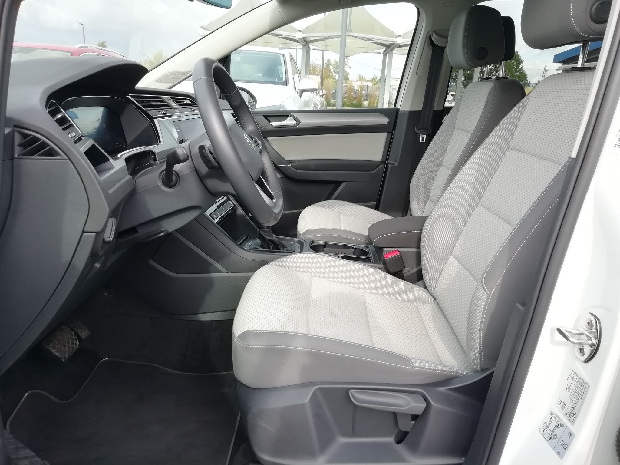 Volkswagen Touran, 1,5 110 kW DSG Comfort 7 míst - fotka 5