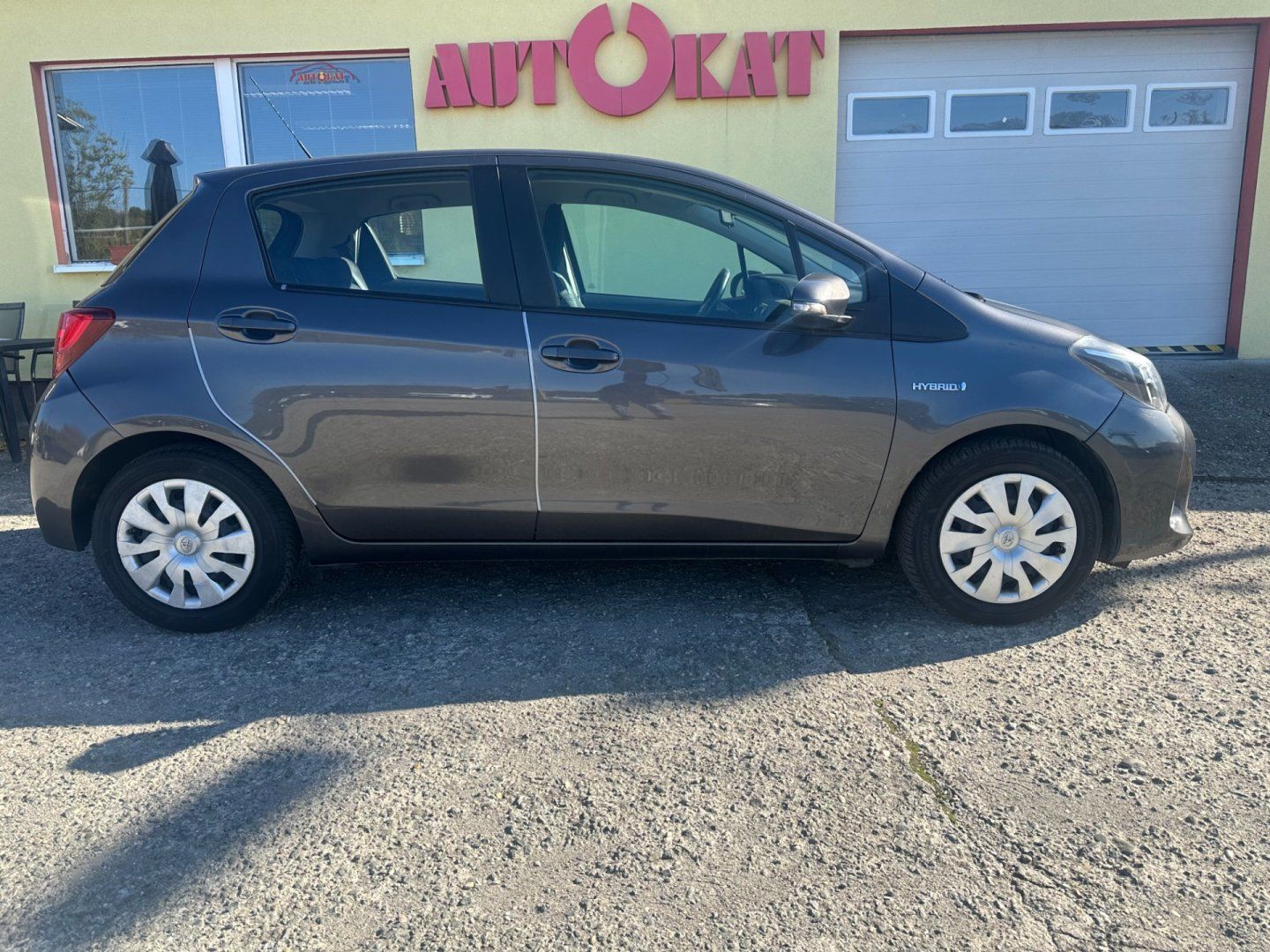 Toyota Yaris, 1.5 Hybrid 74kW/Kamera/1Maj - fotka 2