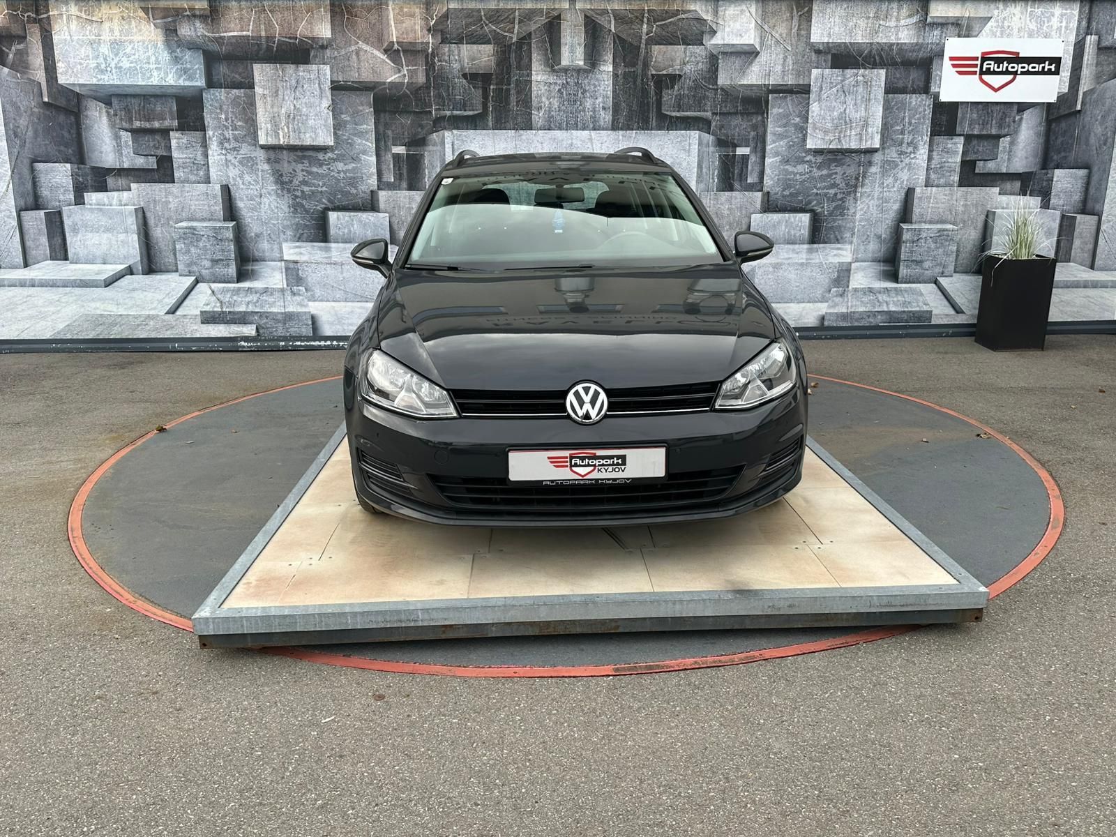 Volkswagen Golf, 1.6TDi, 77KW - fotka 2