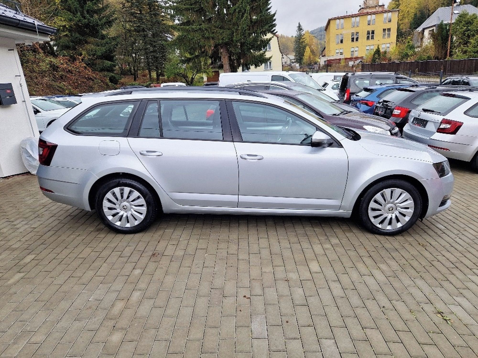 Škoda Octavia, 1.6 TDi (85 kW), plný servis - fotka 6