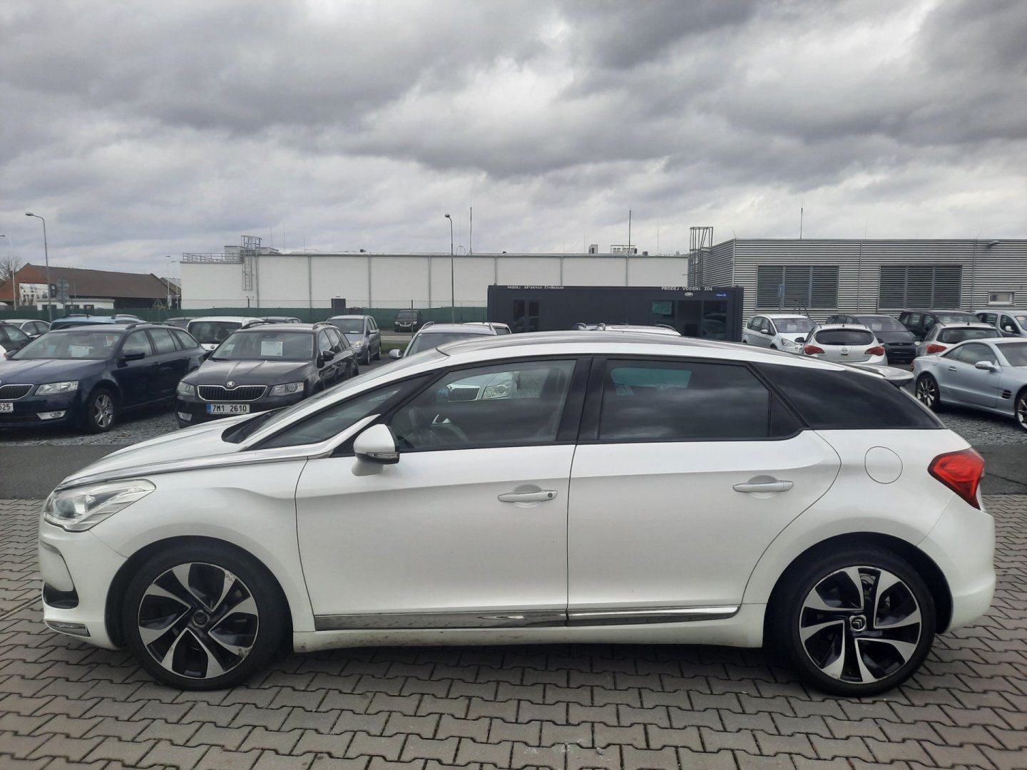 Citroën DS5, 2.0HDi 120kW EXCLUSIVE*SPORT - fotka 6