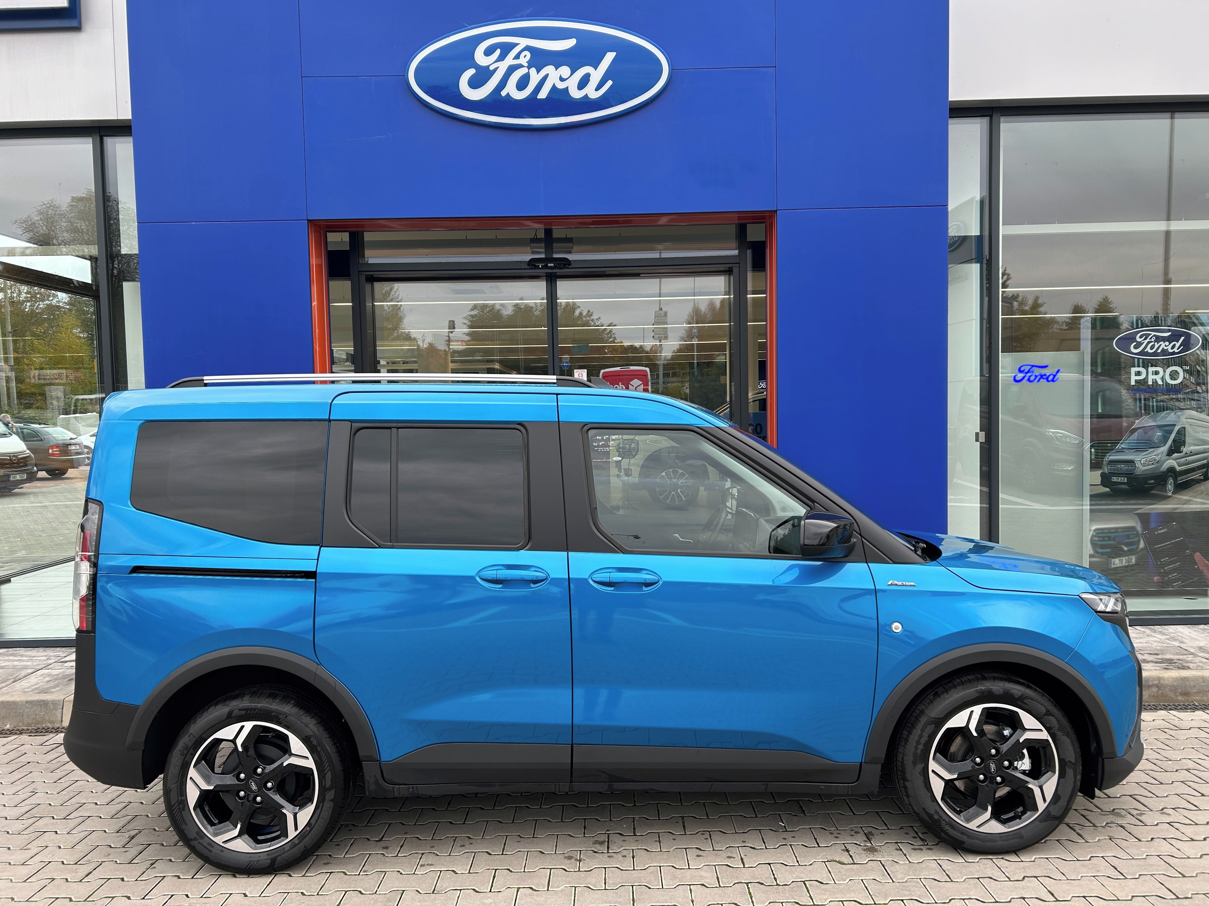 Ford Tourneo Courier, 1.0 EcoBoost 92 kW Active L1 - fotka 3