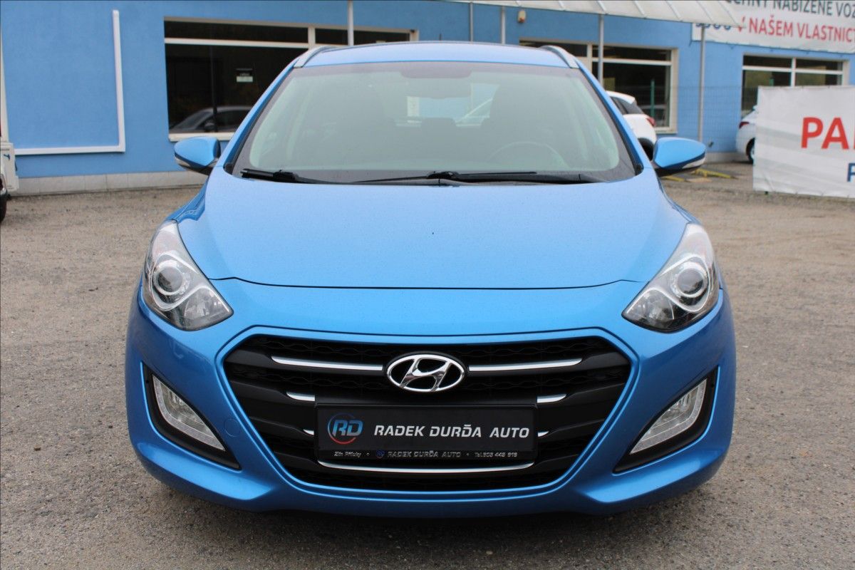 Hyundai i30, 1,6 CVVT  ČR,A/T,DPH,WEEKEND - fotka 2