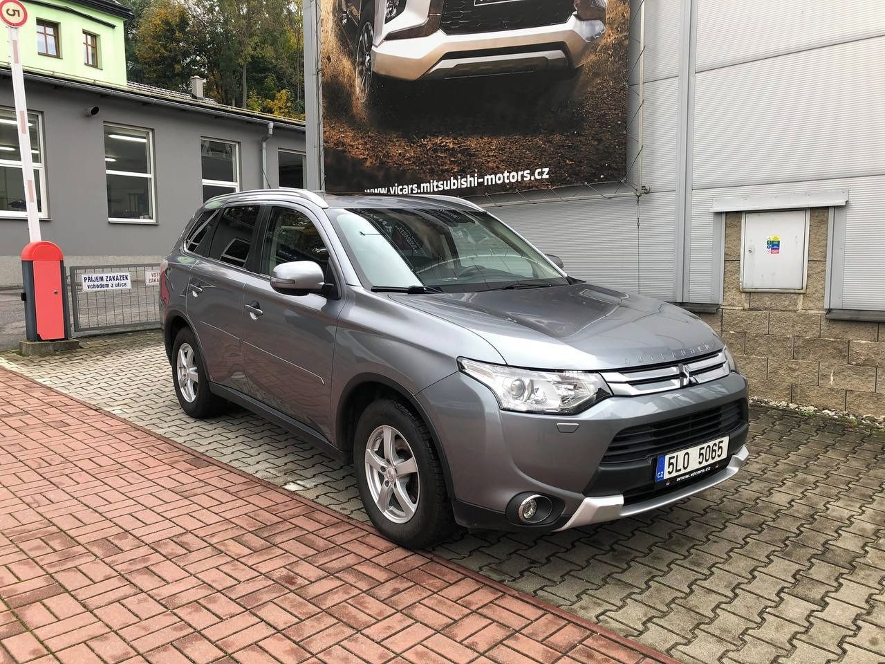 Mitsubishi Outlander, 2.2DI-D 6AT INSTYLE
