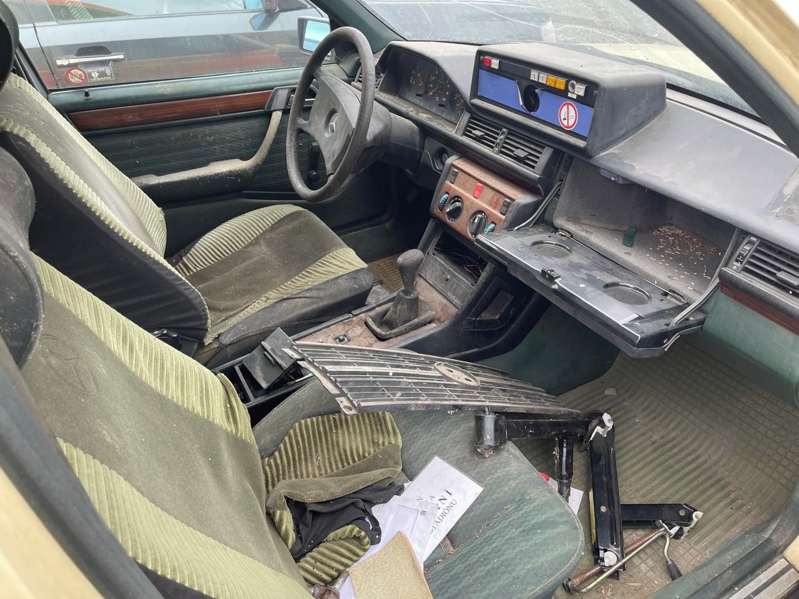 Mercedes-Benz 124, 250D - fotka 4