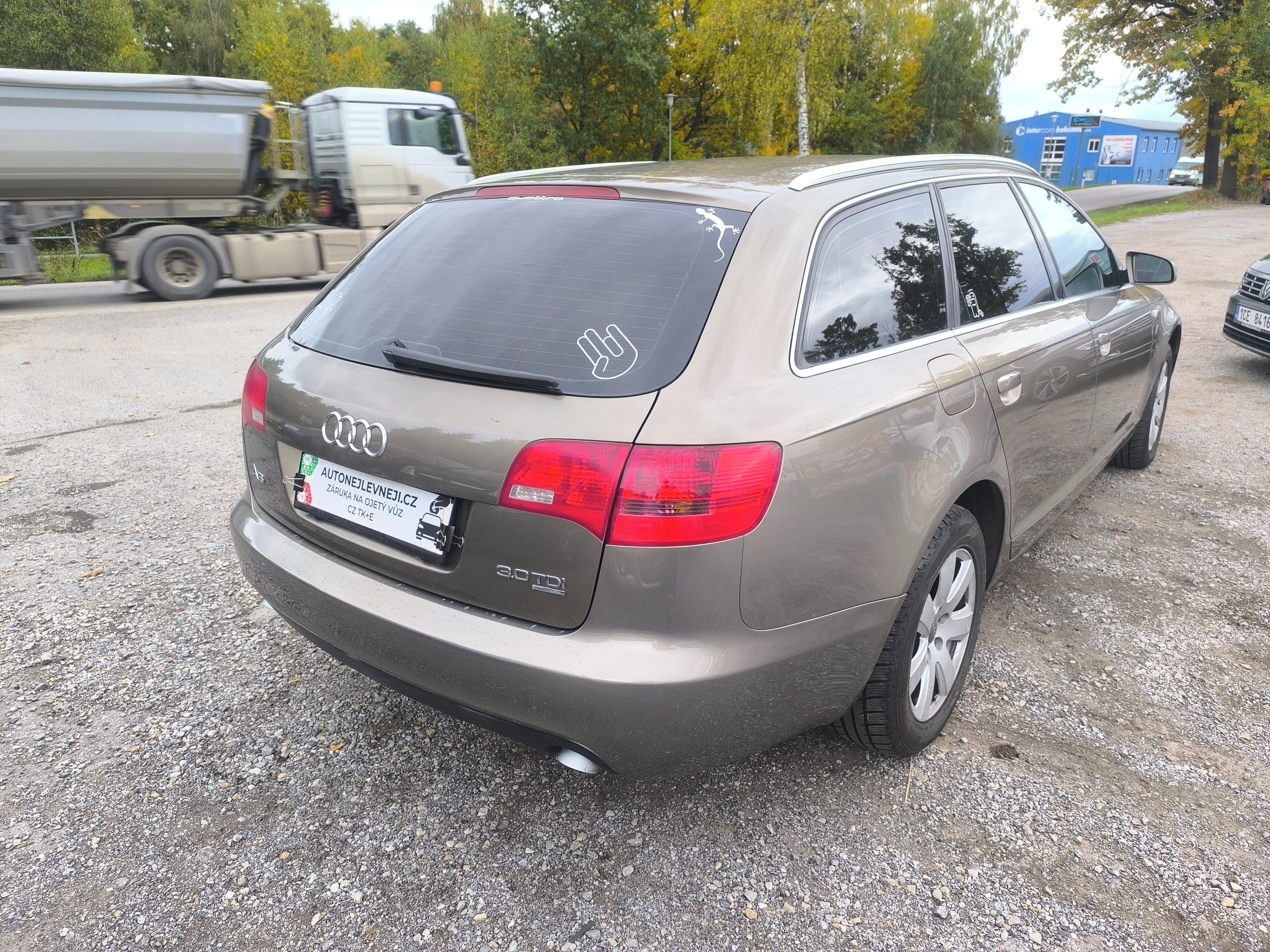 Audi A6, 30TDI,MANUÁL,KRÁSNÁ,SERVIS,4X4 - fotka 4