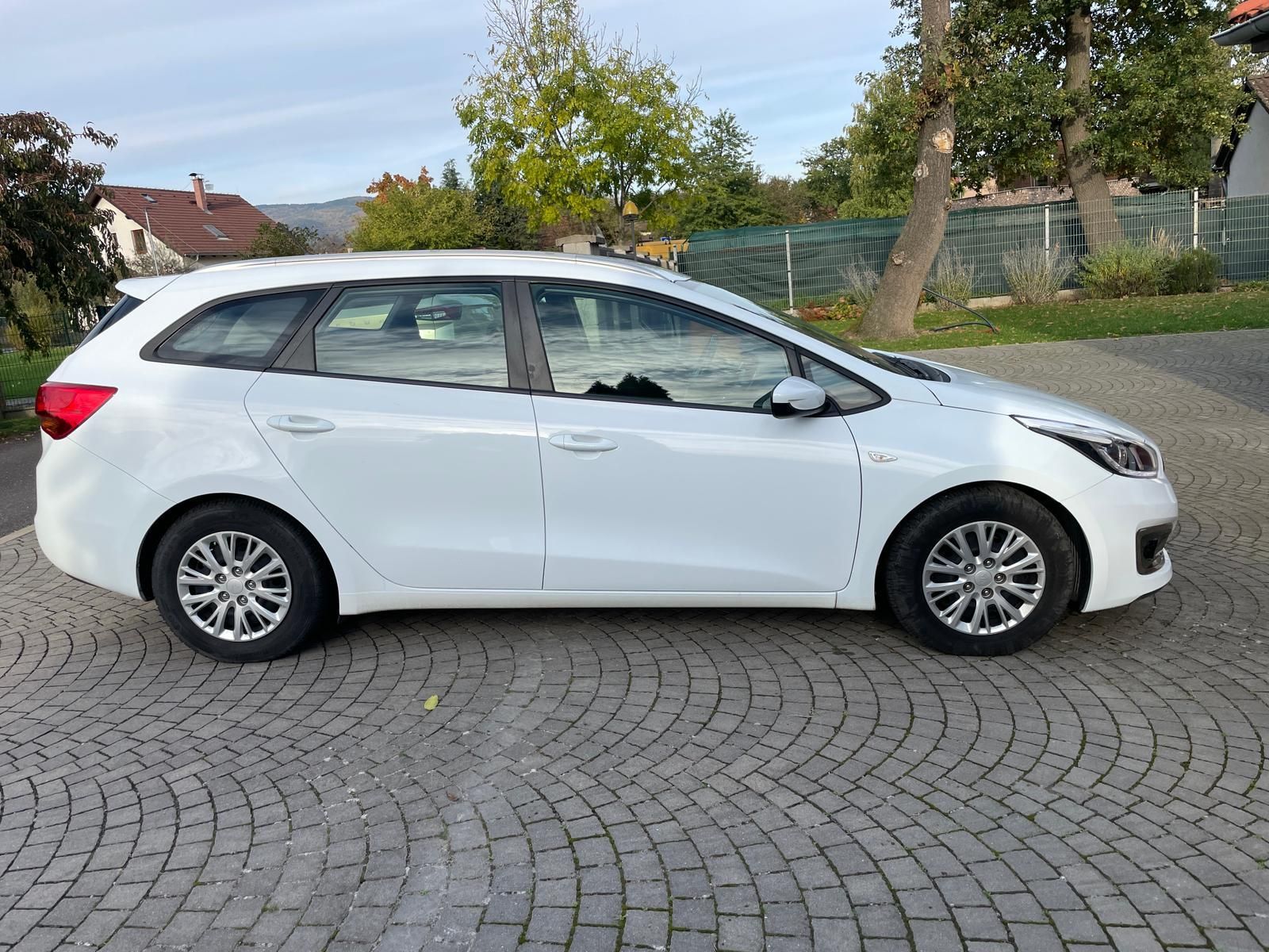 Kia Cee´d, 1,6 CRDi 100kW - fotka 4