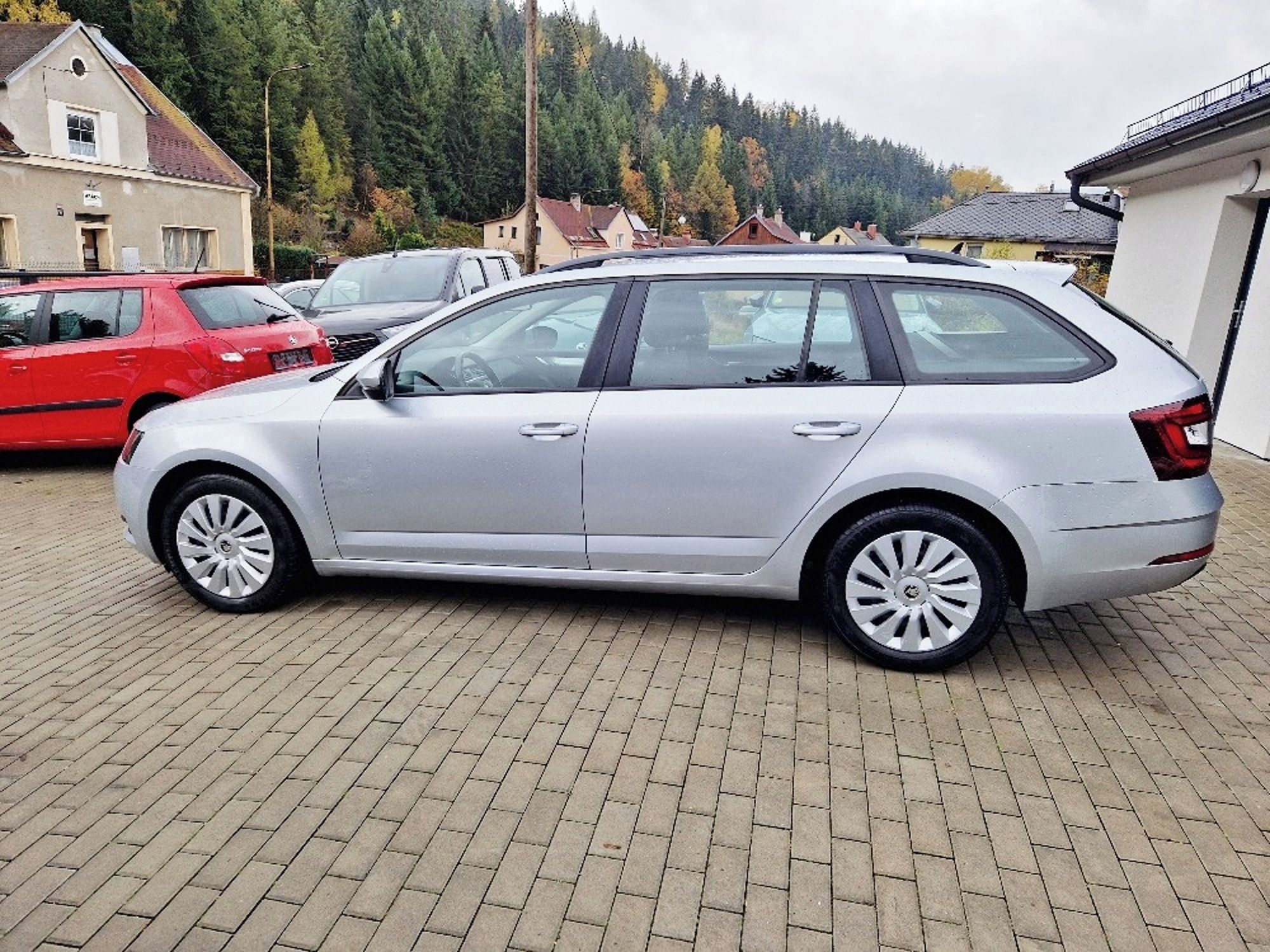 Škoda Octavia, 1.6 TDi (85 kW), plný servis - fotka 5